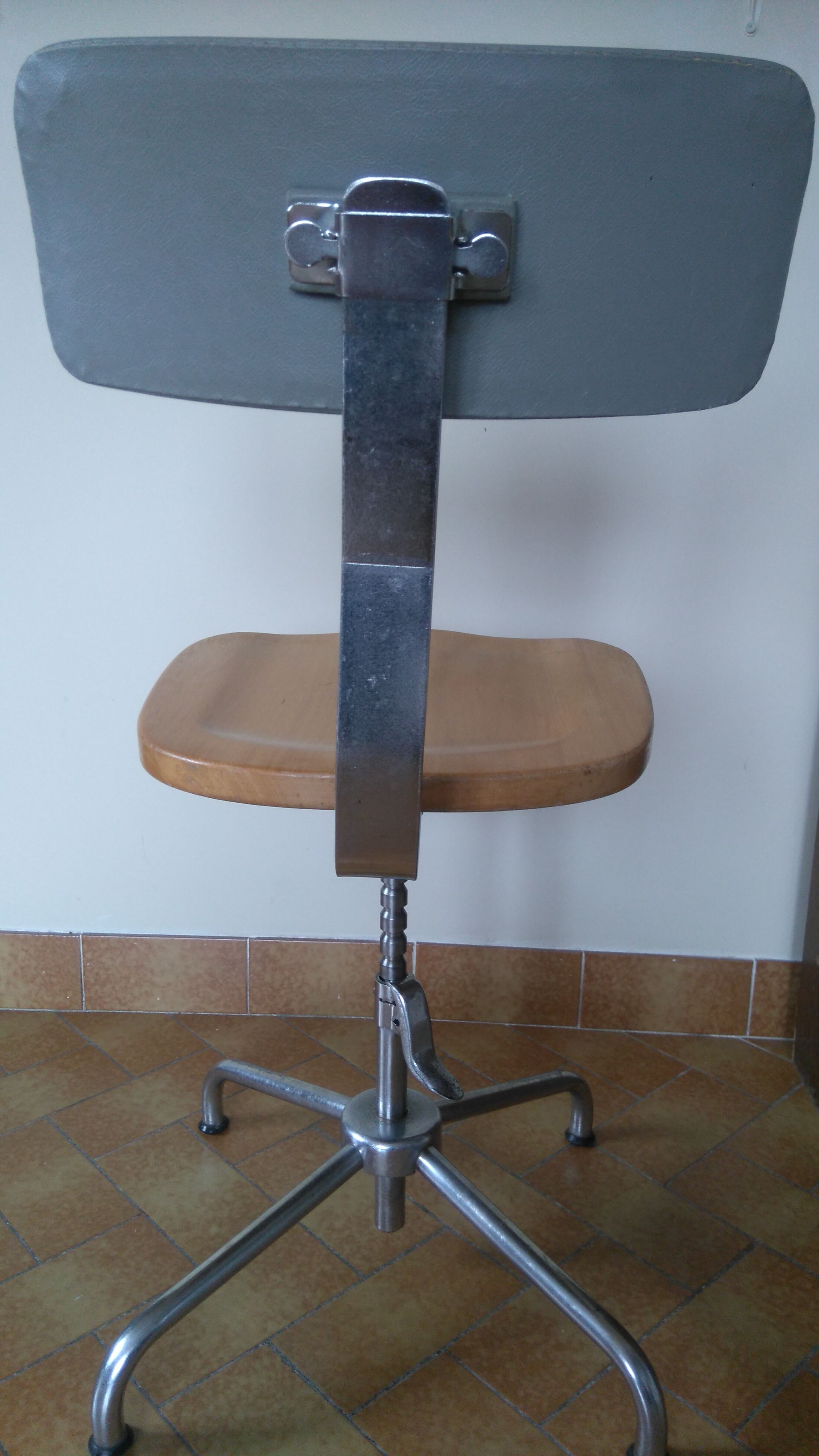 SAFAL watchmaking Workshop Chair by M. Crosa