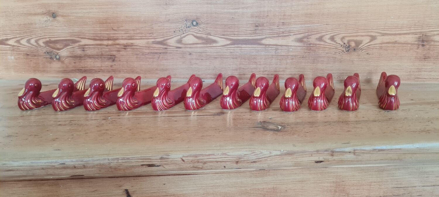 Ceramic knife holder