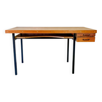 Bureau moderniste vintage 1960 en bois avec pieds en métal et 2 tiroirs