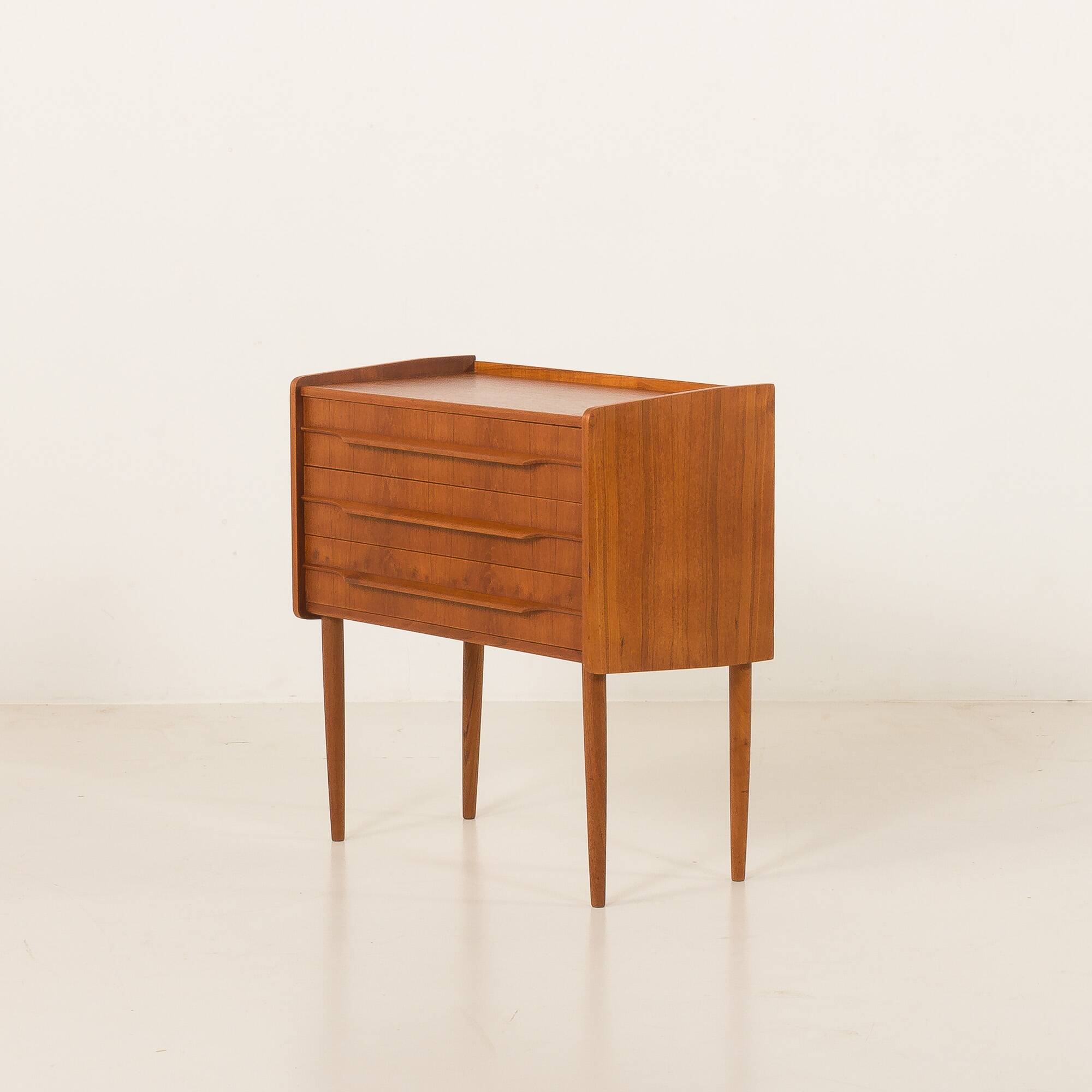 Commode, table de chevet danoise en teck, années 1960