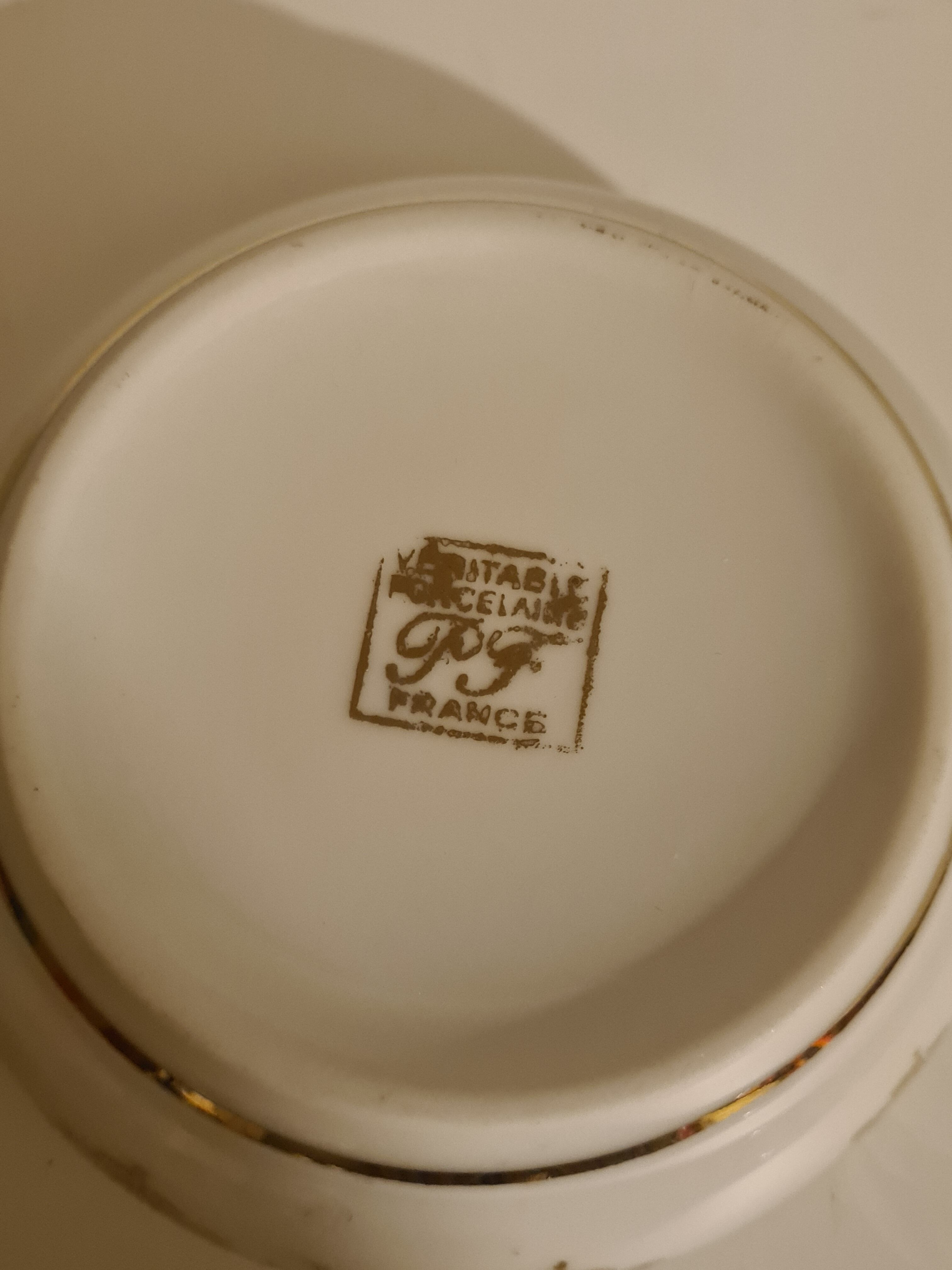 Porcelain bonbonnière PF white and gold