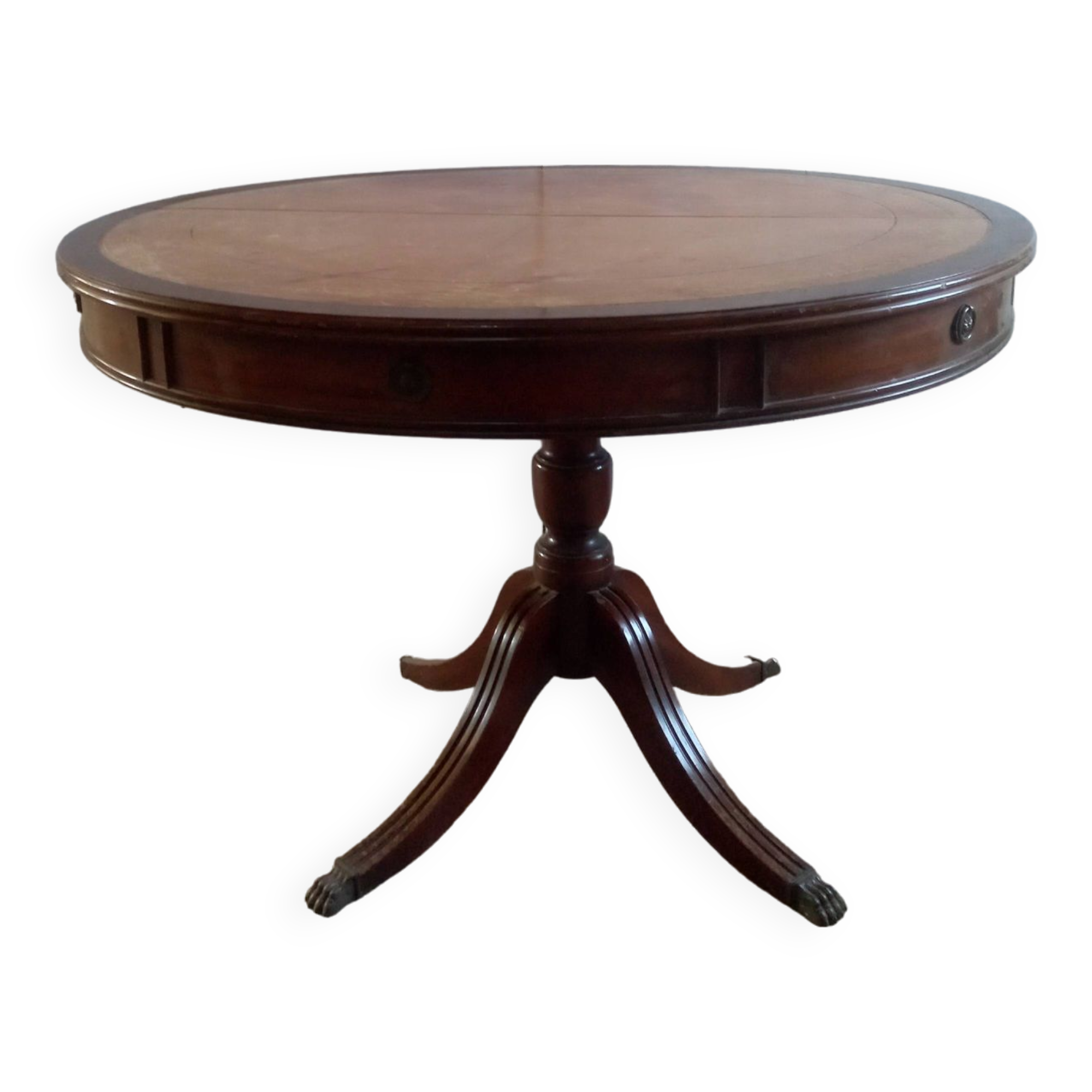 Extendable table with claw legs