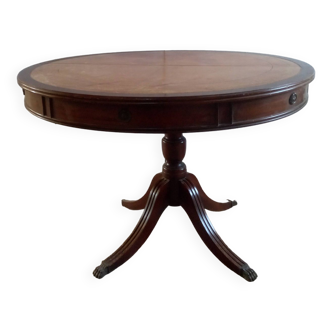 Extending pedestal table with claw legs