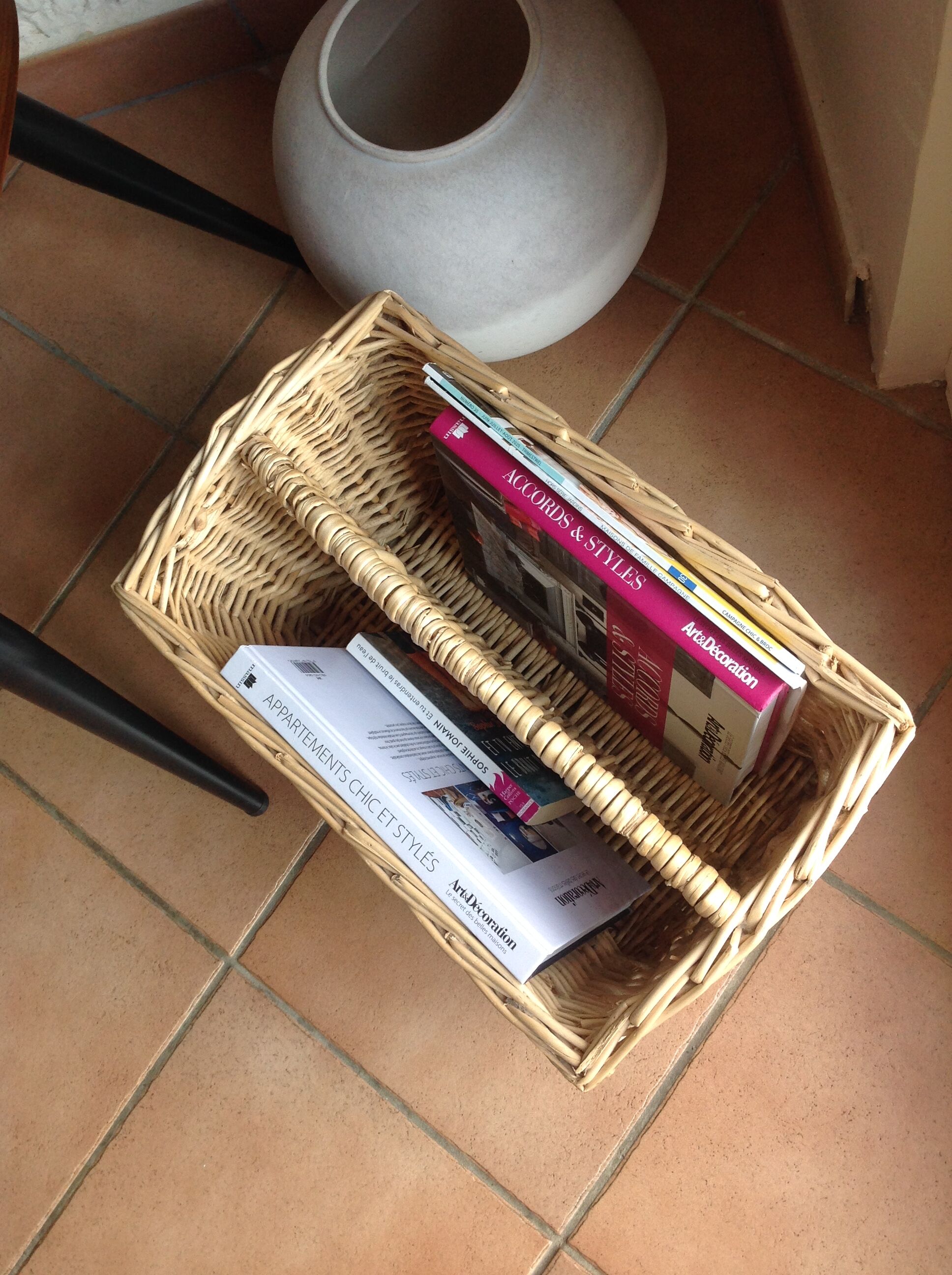 Wicker magazine holder / vintage 60s-70s