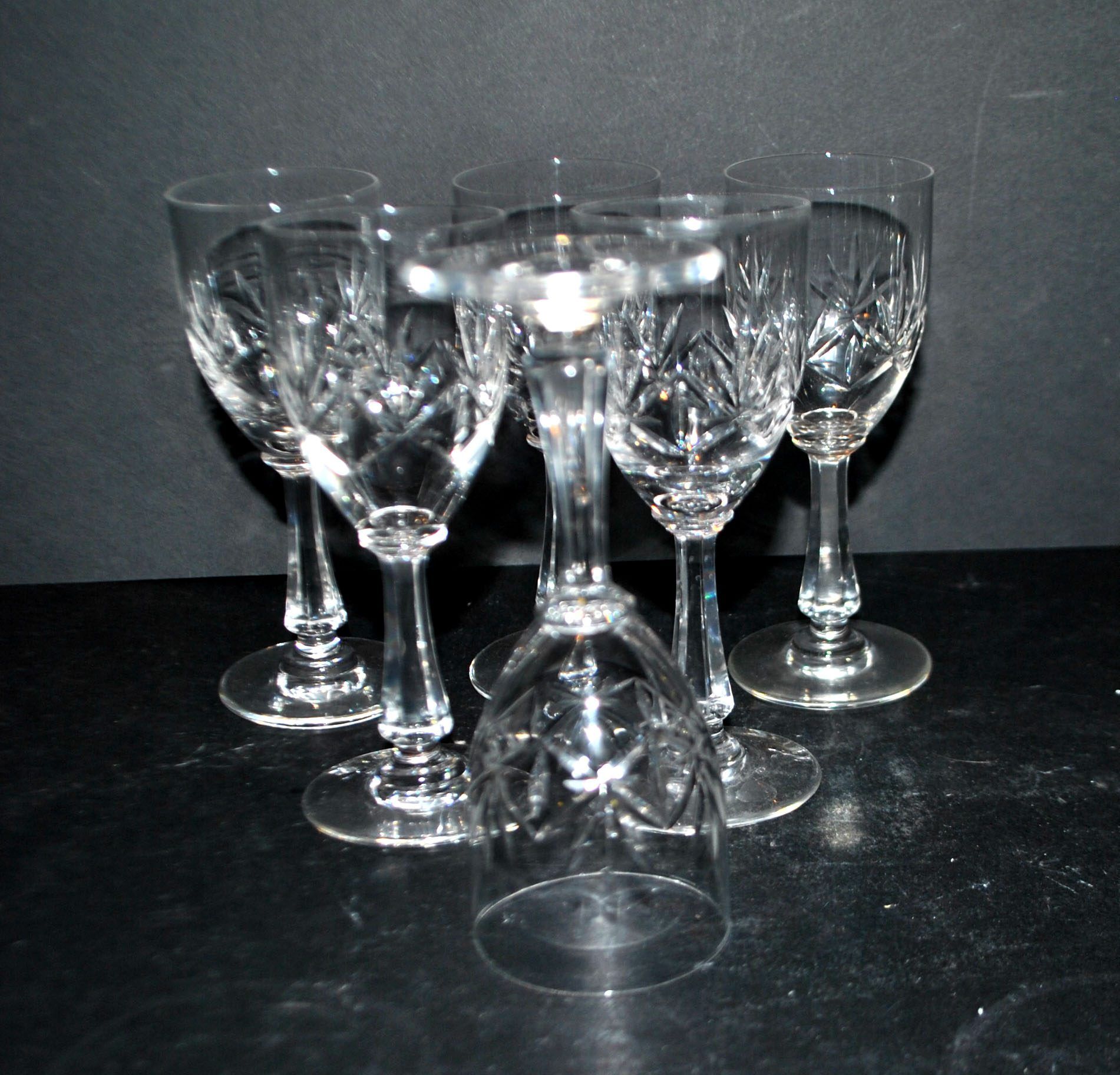 Saint-Louis set of 6 stemmed crystal glasses with palmette design, circa 1900, H11.5