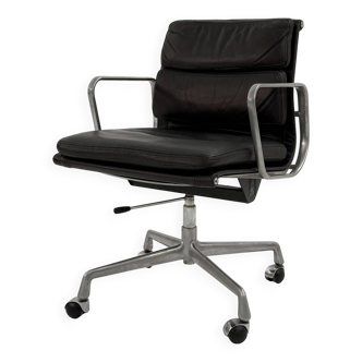 Fauteuil de bureau Soft Pad EA217 par C.& R. Eames pour Herman Miller, 1970
