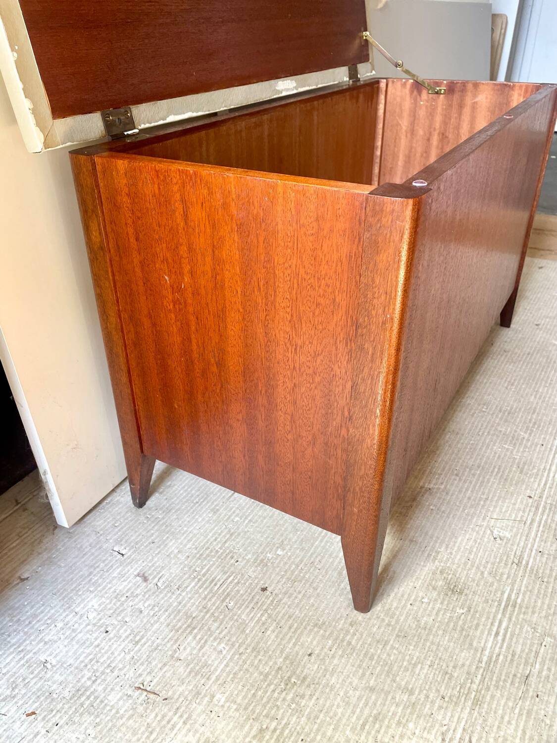 Vintage chest bench 1960. Sapele veneer