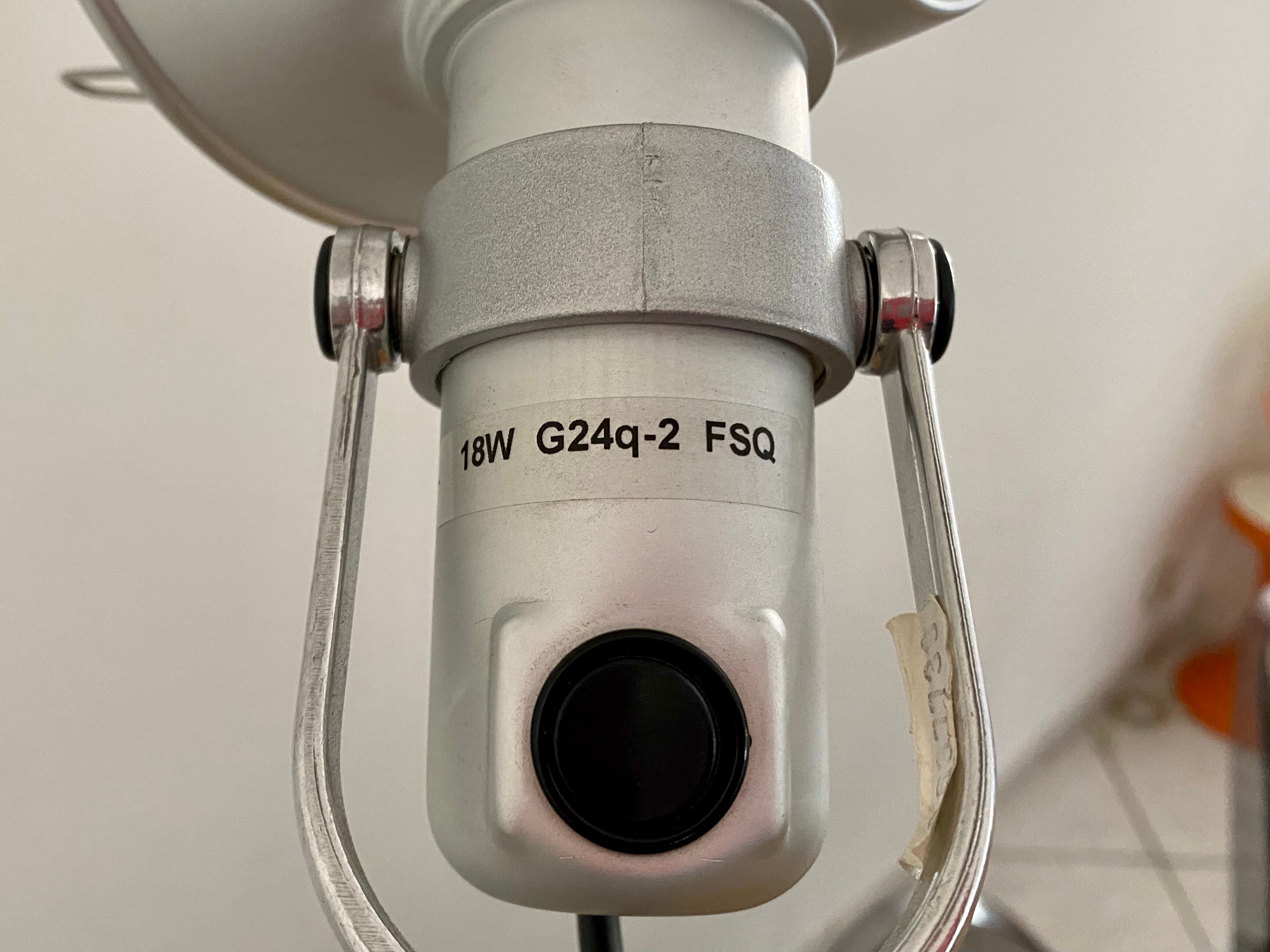 Artemide Tolomeo mini desk lamp on pliers and design Michele De Lucchi - Giancarlo Fassina