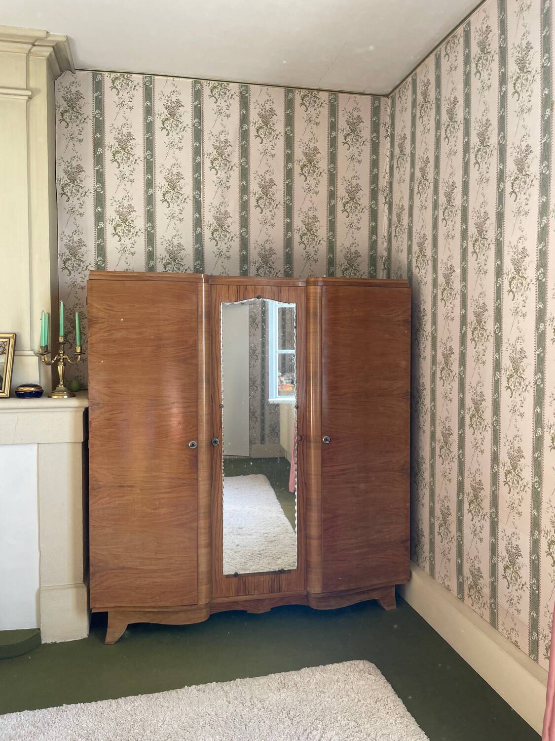 Très belle armoire de chambre en bois 1950