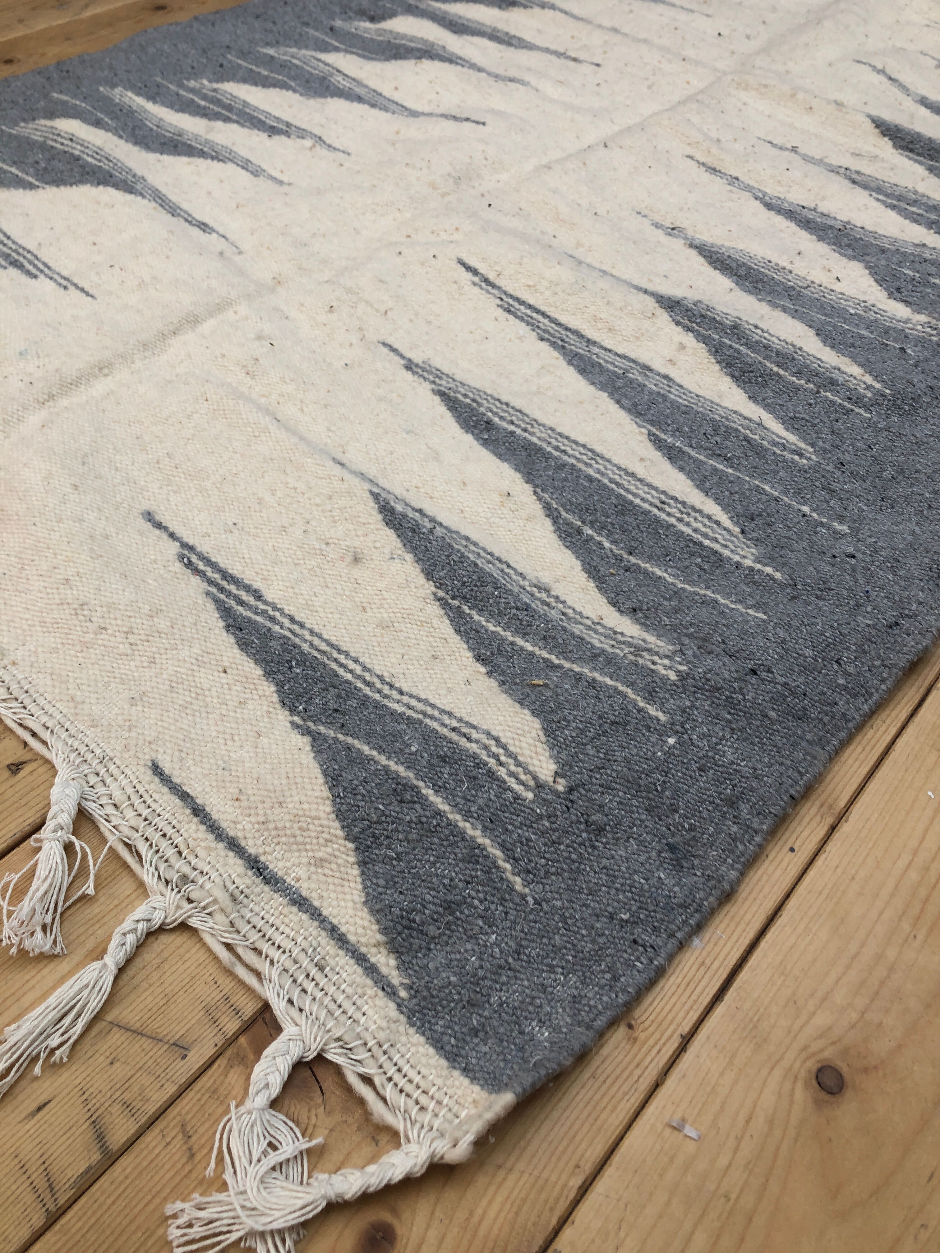 Moroccan Berber carpet Kilim ecru and light grey 1.5x0.97m