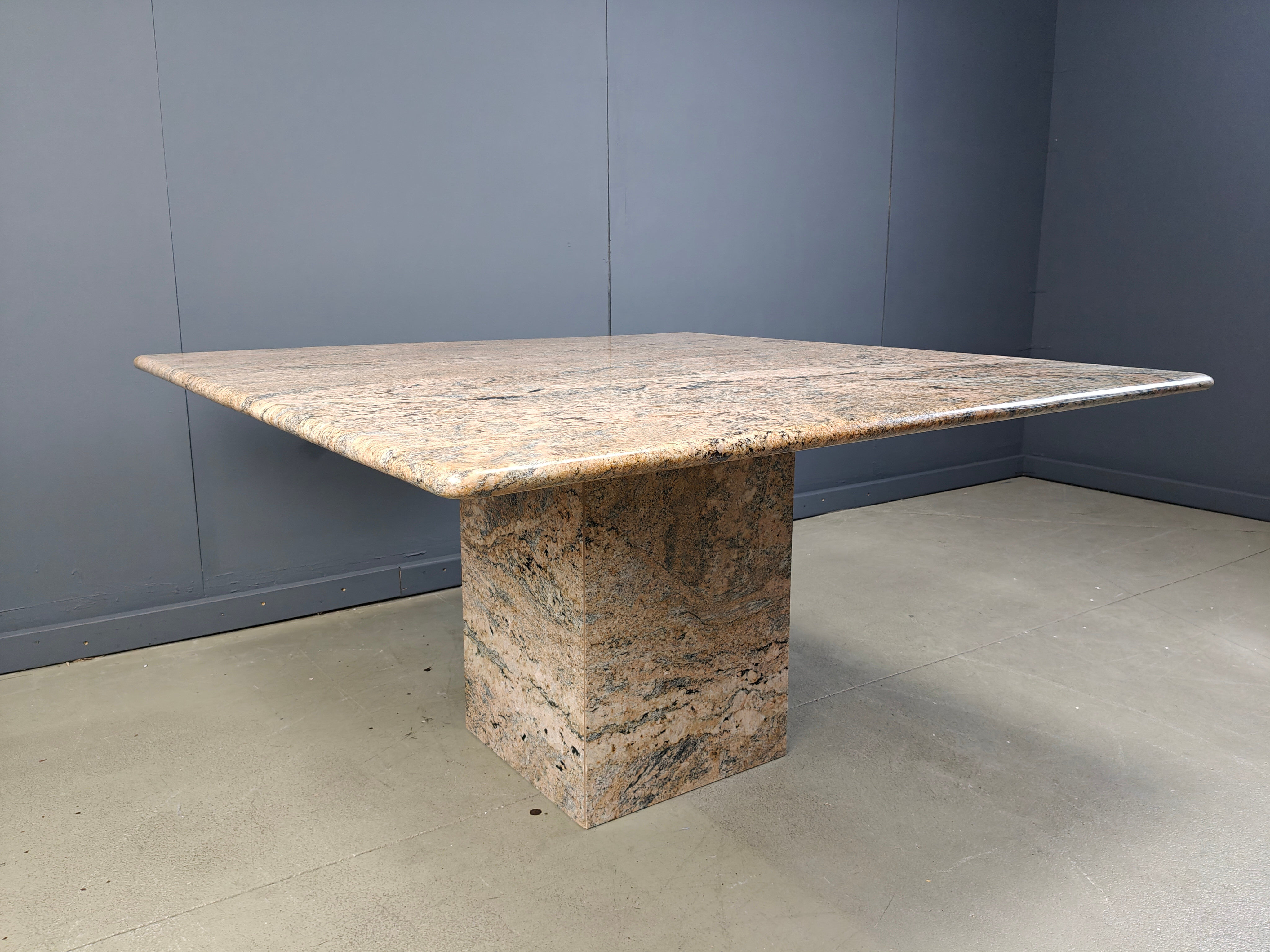 Table à manger en granit carré vintage, années 1970