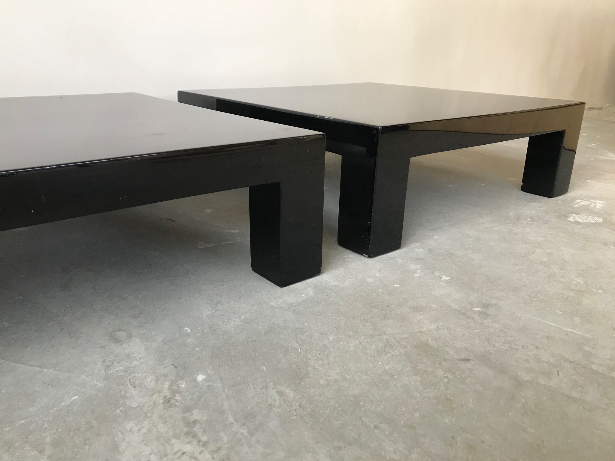 Pair of black laqué wood coffee tables, circa 1970.