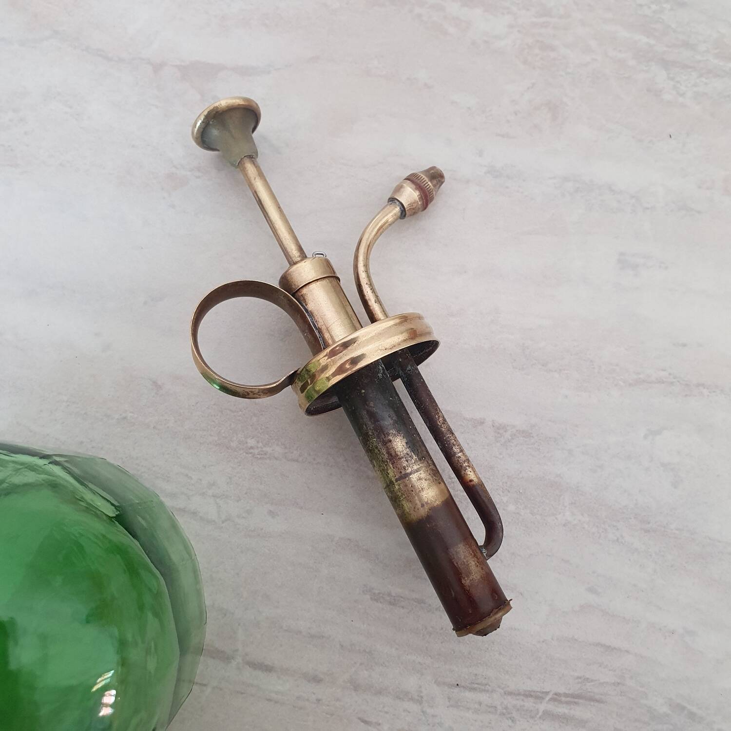 Ancien vaporisateur en laiton et verre