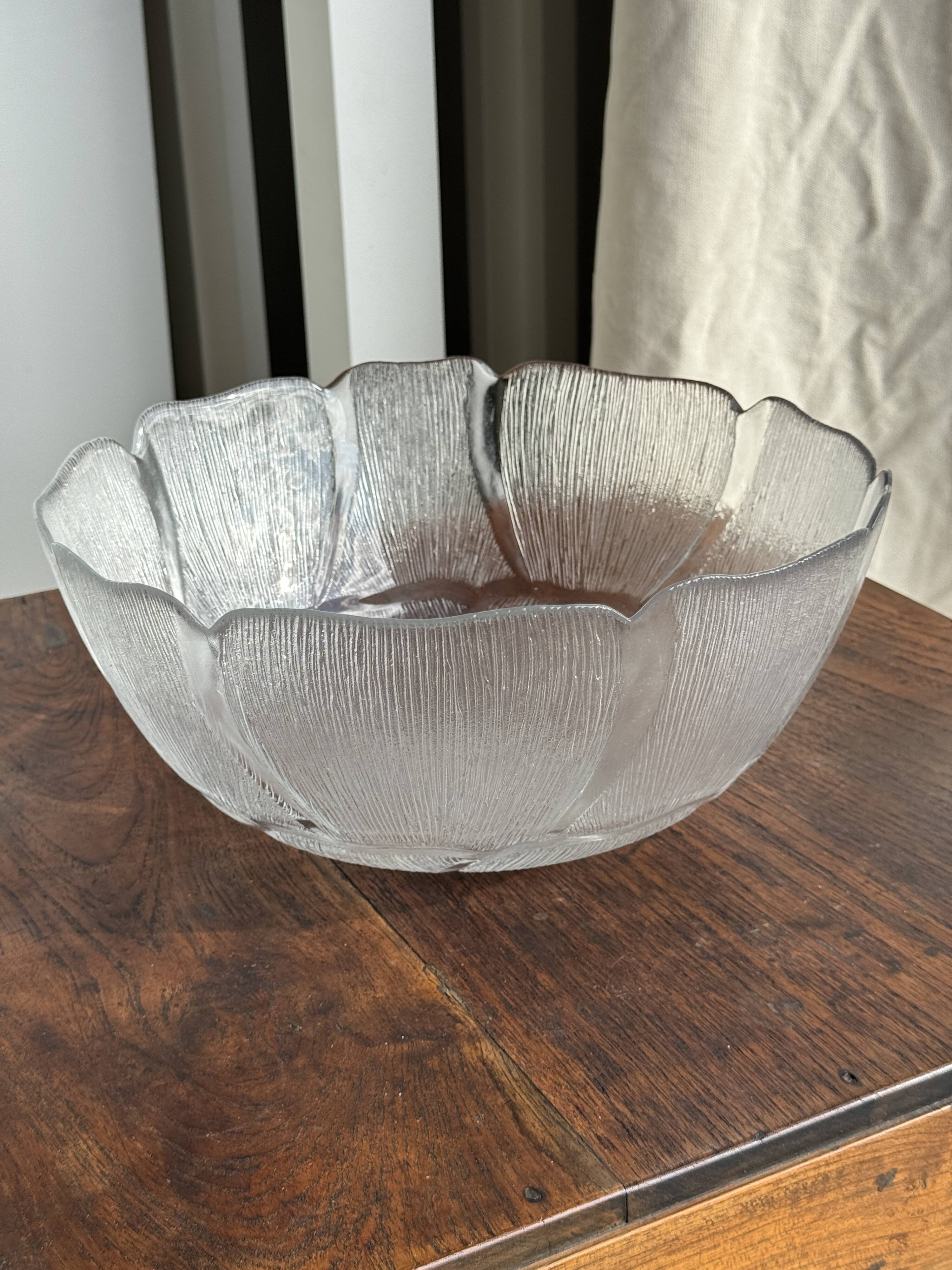 Very large vintage salad bowl with a stylised flower petal pattern H14.5