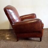 Club armchair, bulging back