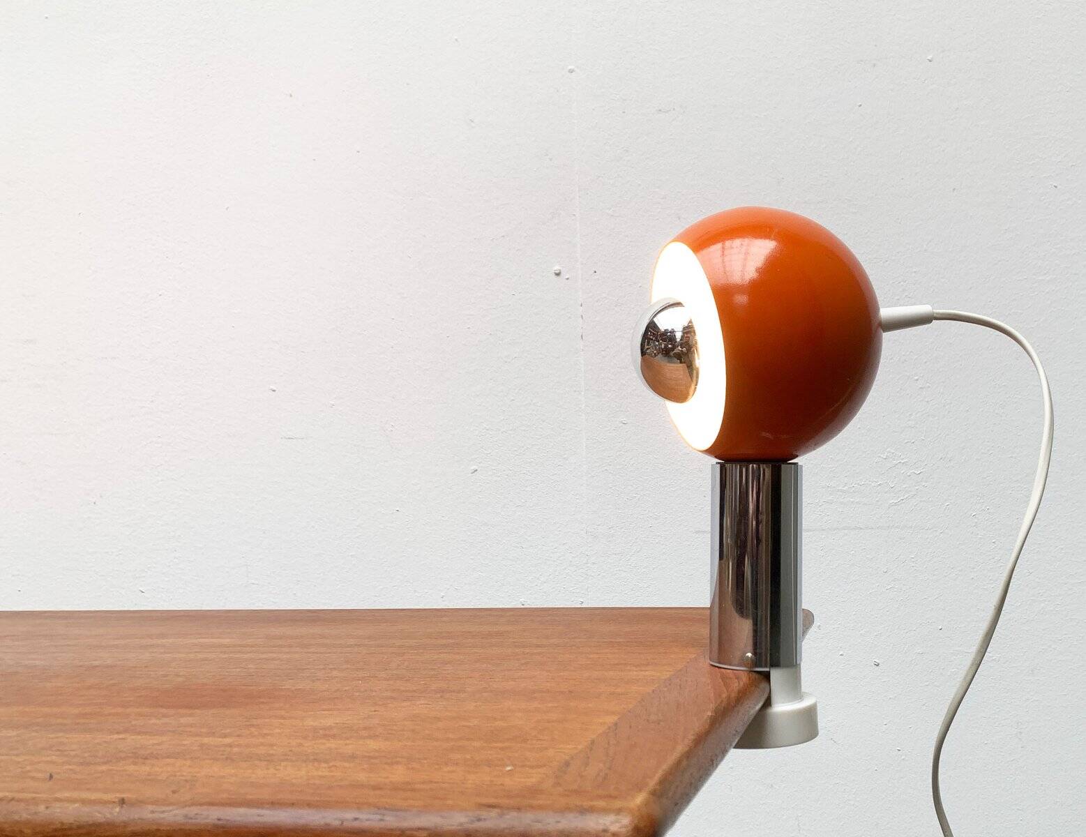 Mid-century space age magnetic clamp table or shelf lamp from the 1960s.