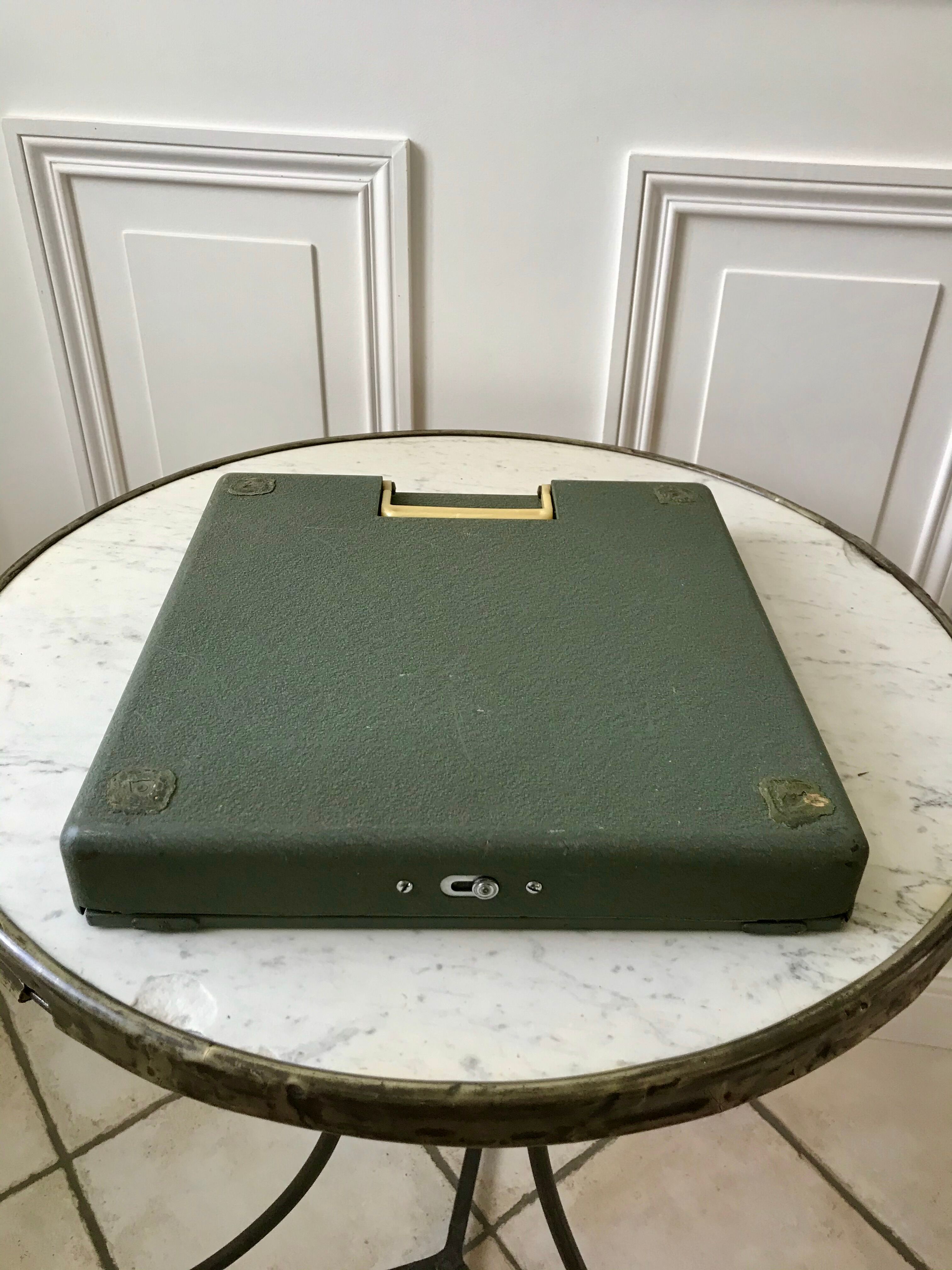 flat typewriter gray green My Rooy 50s-60s