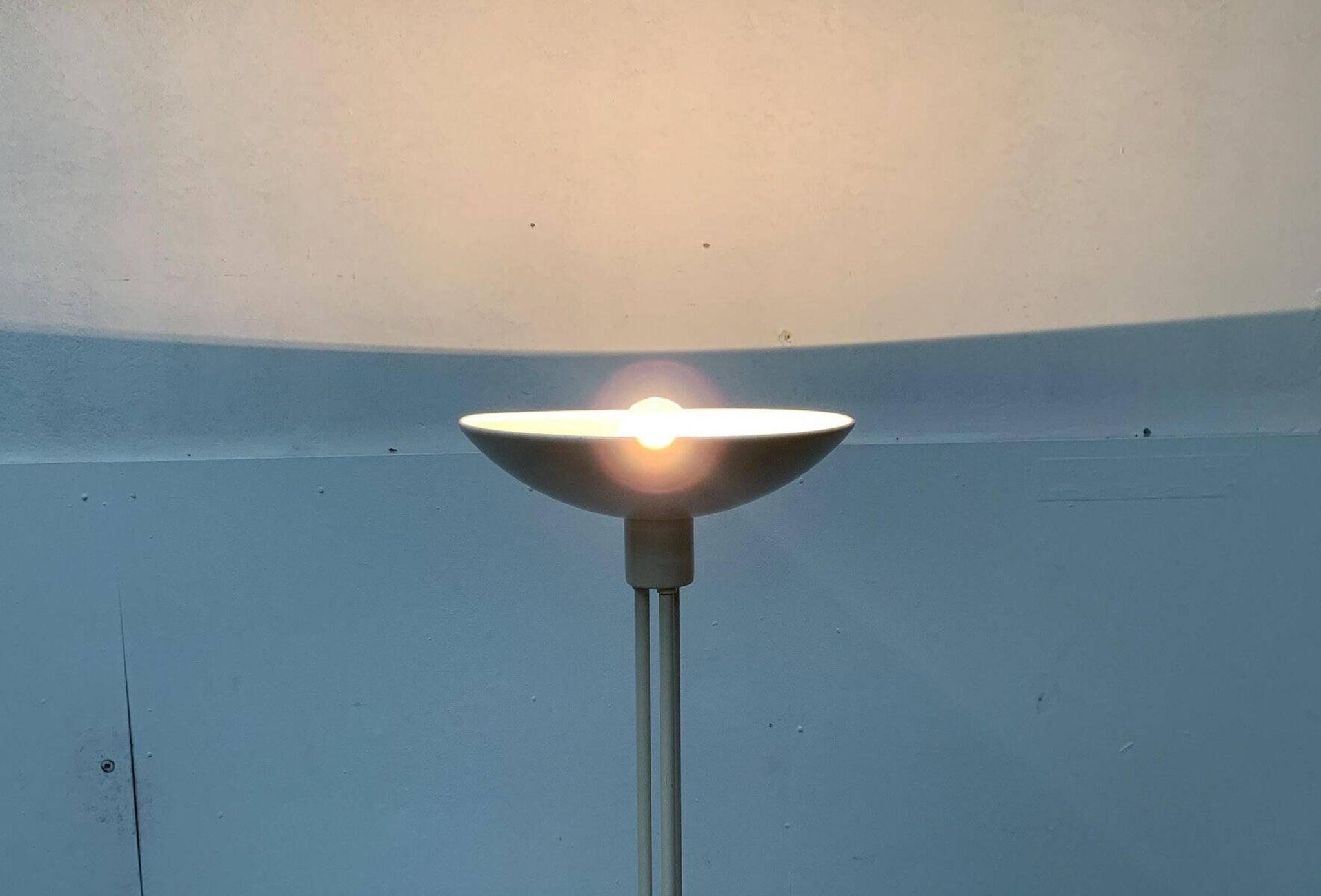 Lampe sur pied minimaliste allemande de l'ère spatiale de Cosack