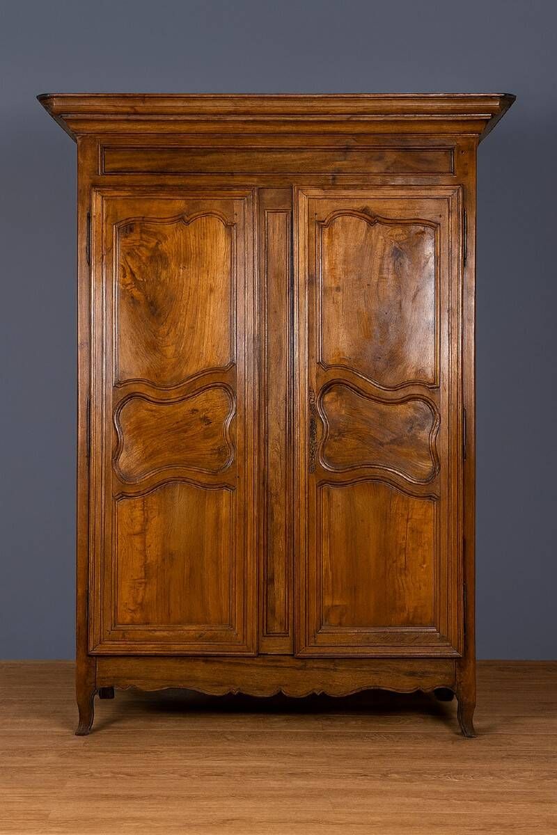 Armoury Lxv (17th Century) in Solid Walnut