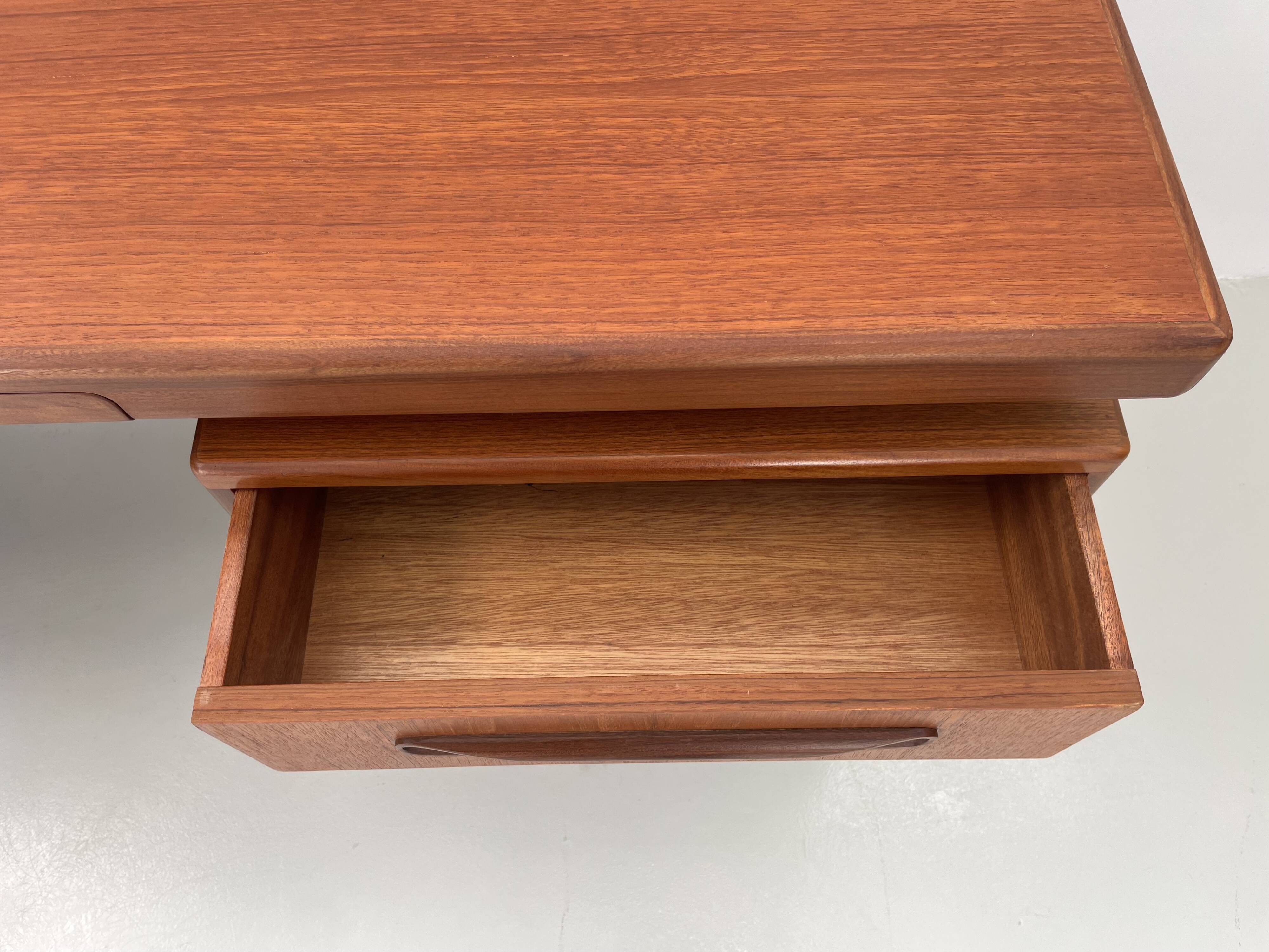 Vintage desk by V.Wilkins for G-Plan, 1960s