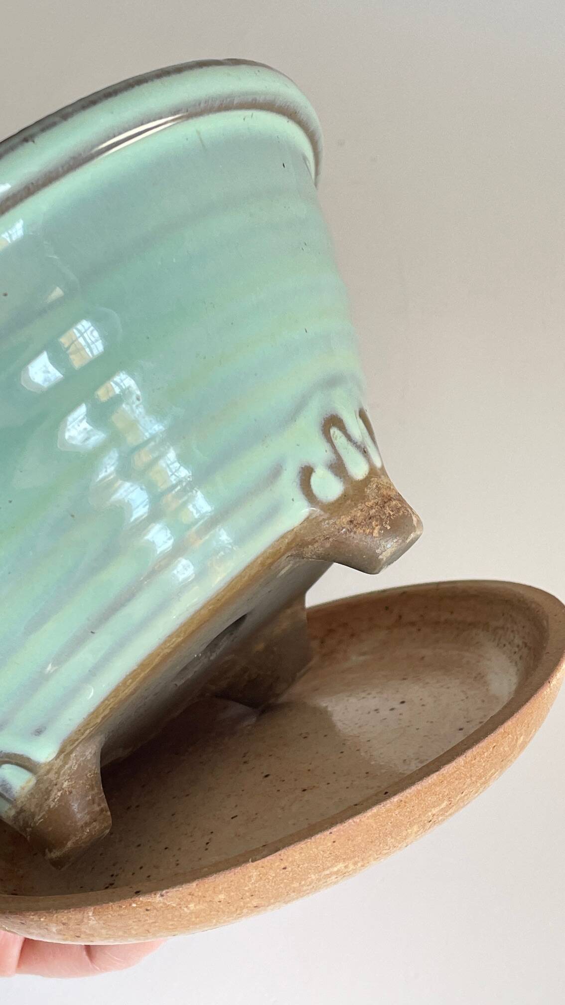 Pot tripode et soucoupe céramique vintage