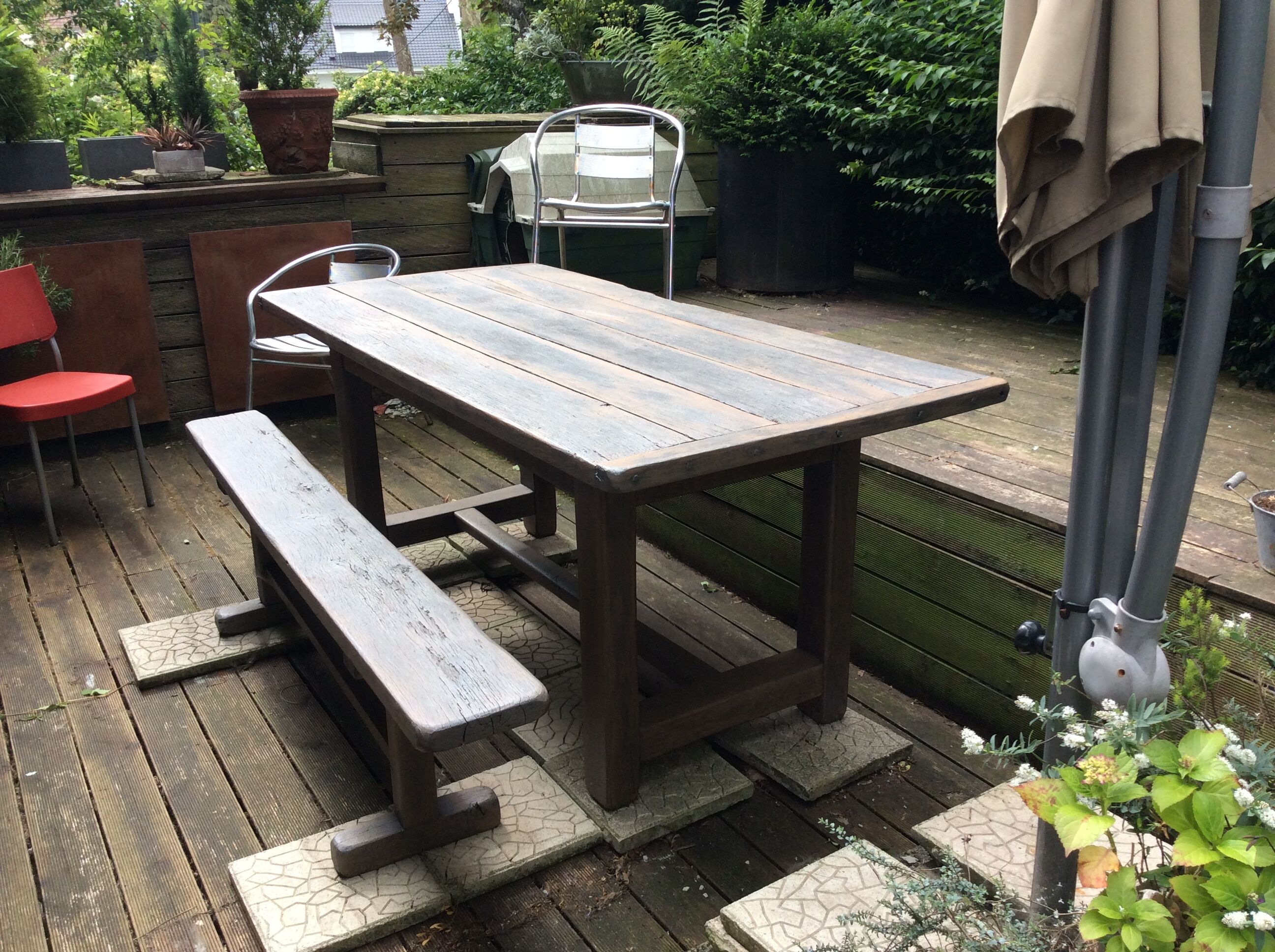 Table with his bench