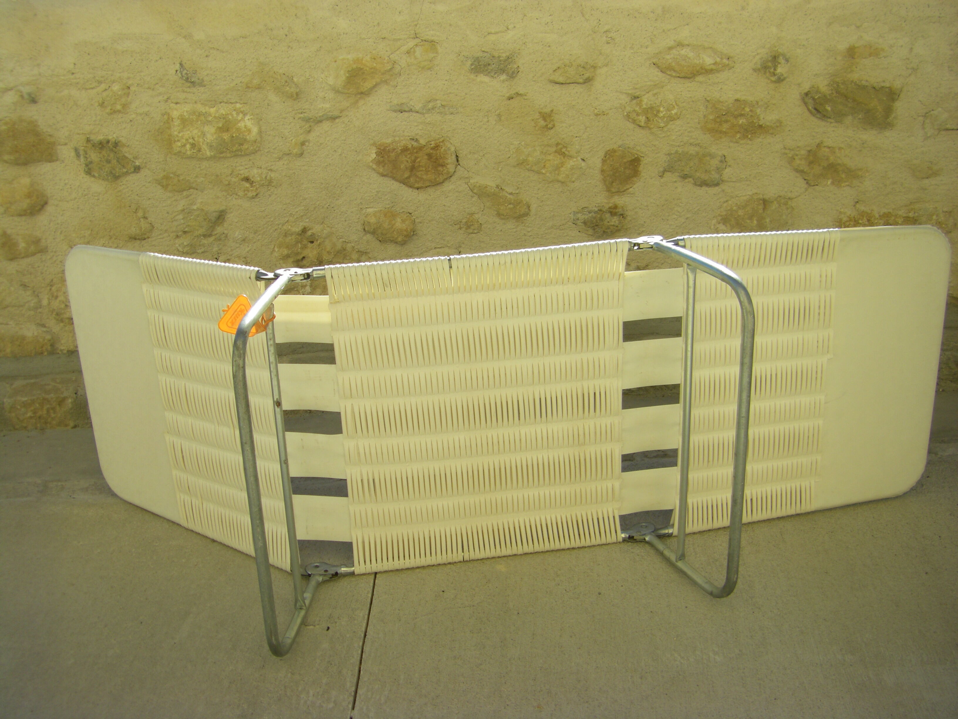 Vintage sunbathing chair