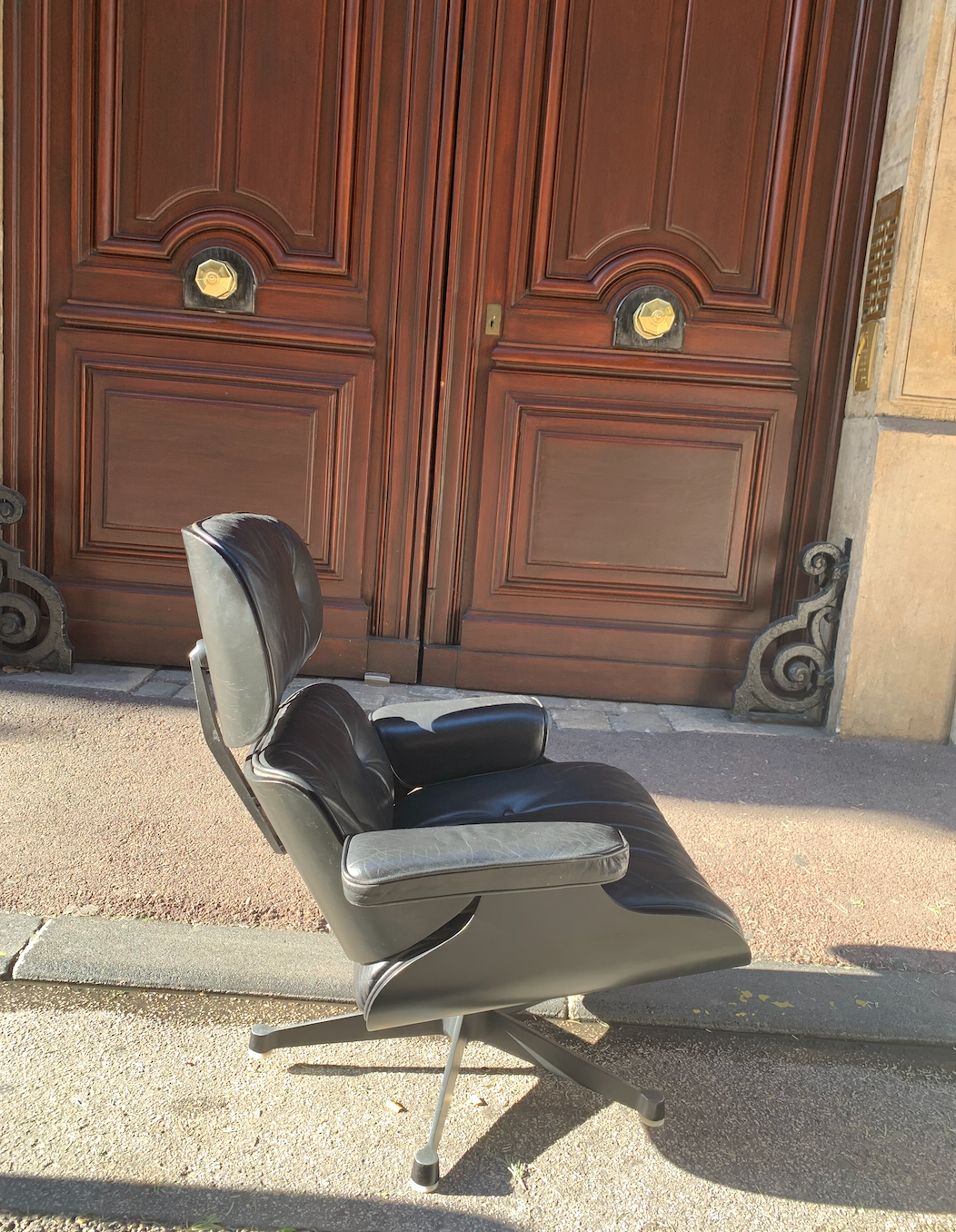 Lounge chair by Charles and Ray Eames for Mobilier International circa 70