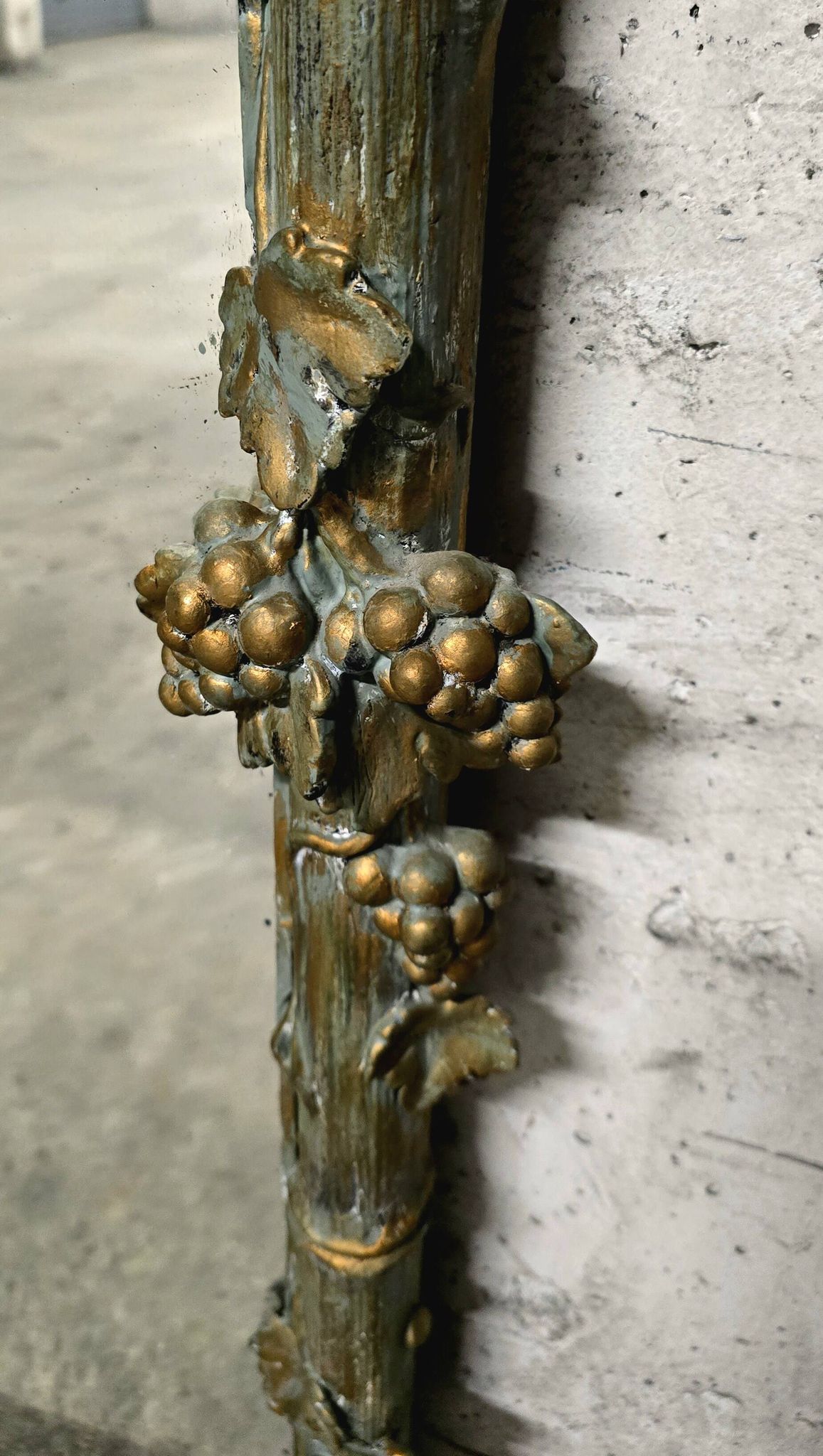 Large Wood and Patinated Stucco Mirror - Floral 1900s Period