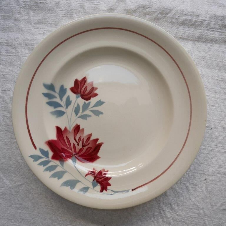 Set of 12 dessert plates, model Véronique de Longwy