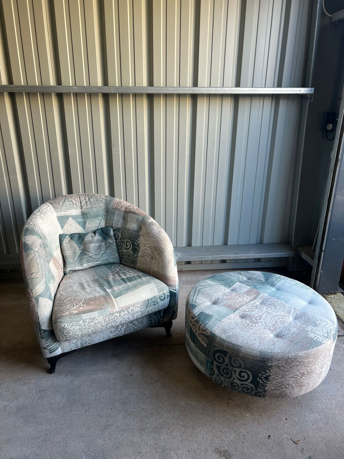 Fama armchair + footrest