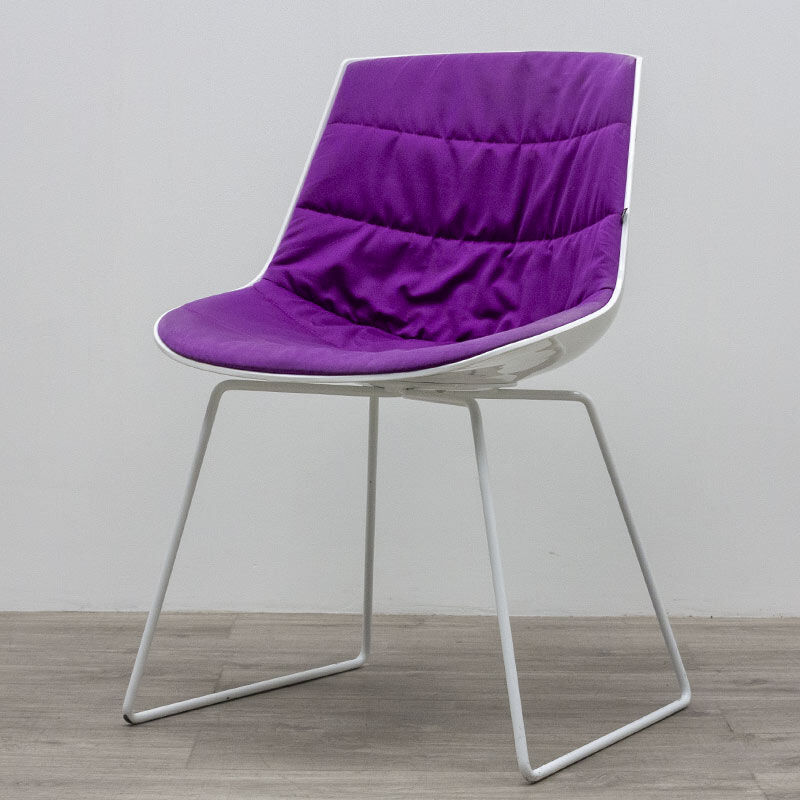 Flow MDF chair with white lacquered shell and purple fabric