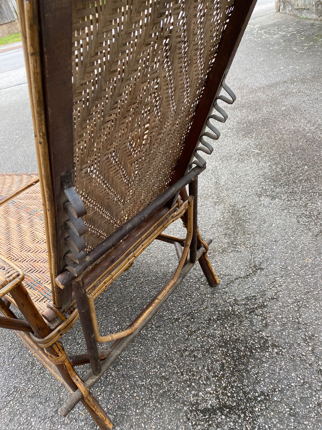 Wicker chaise longue