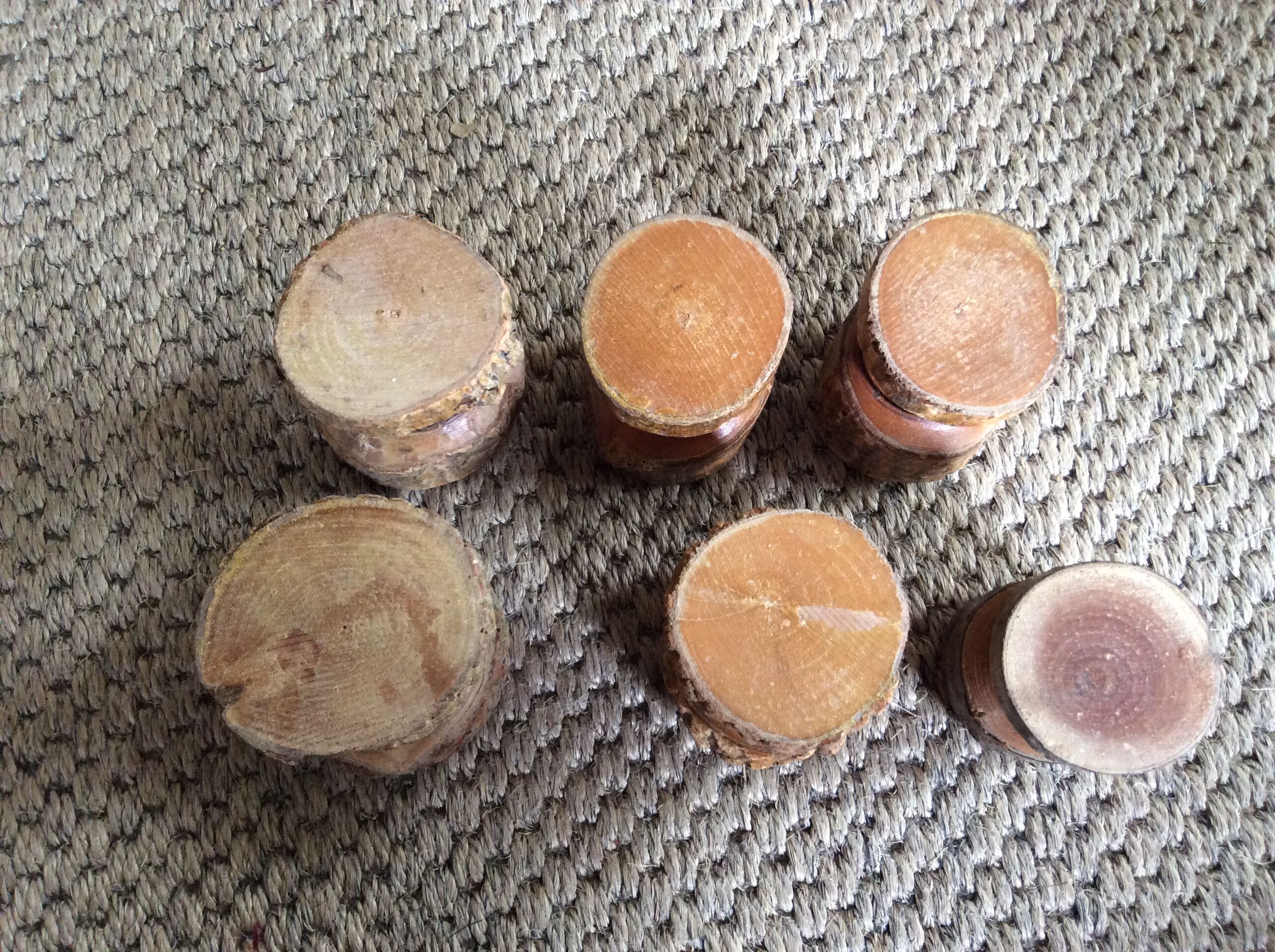 Series of 6 wooden coquetiers