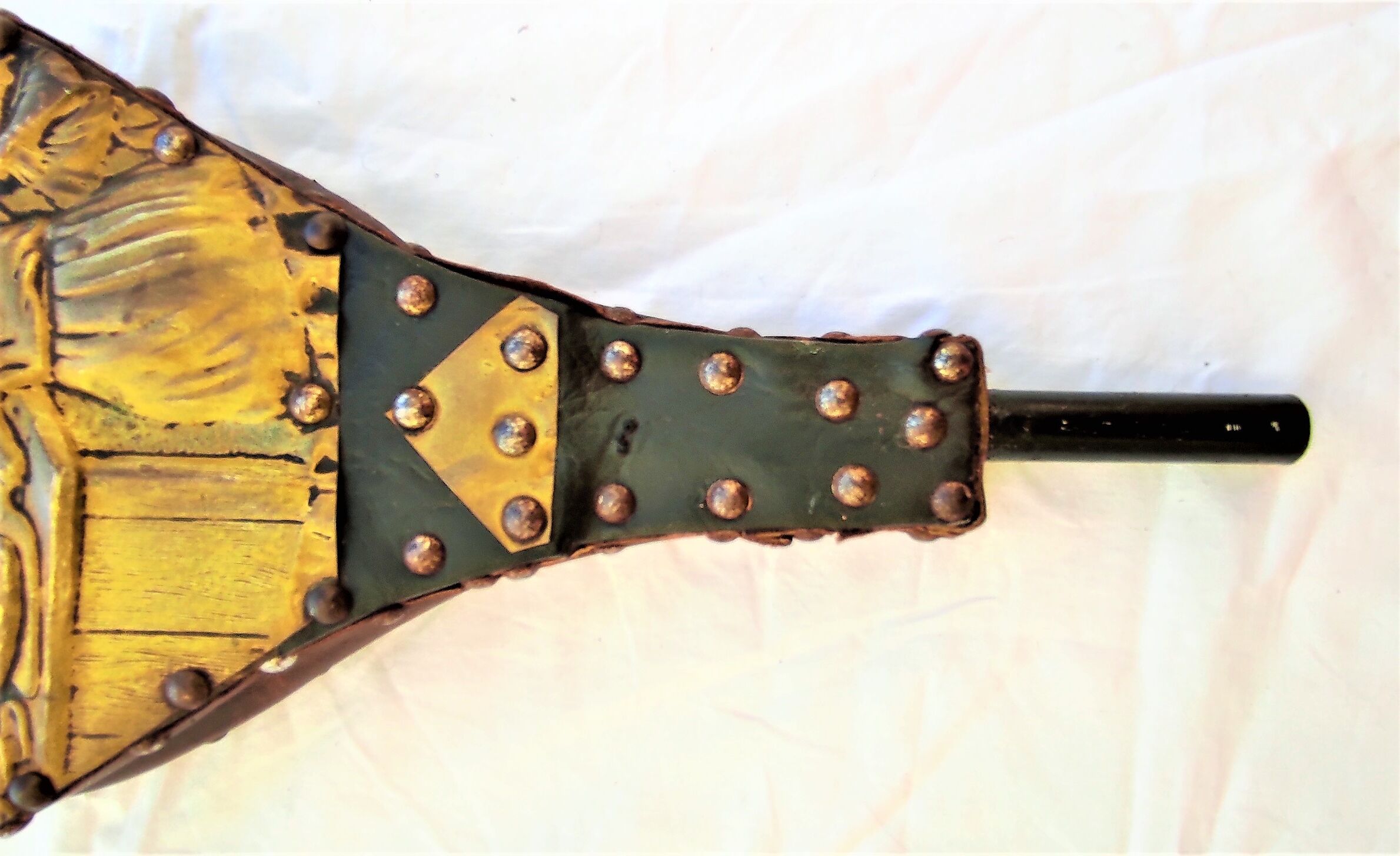 Bellows of fireplace in wood, brass and leather
