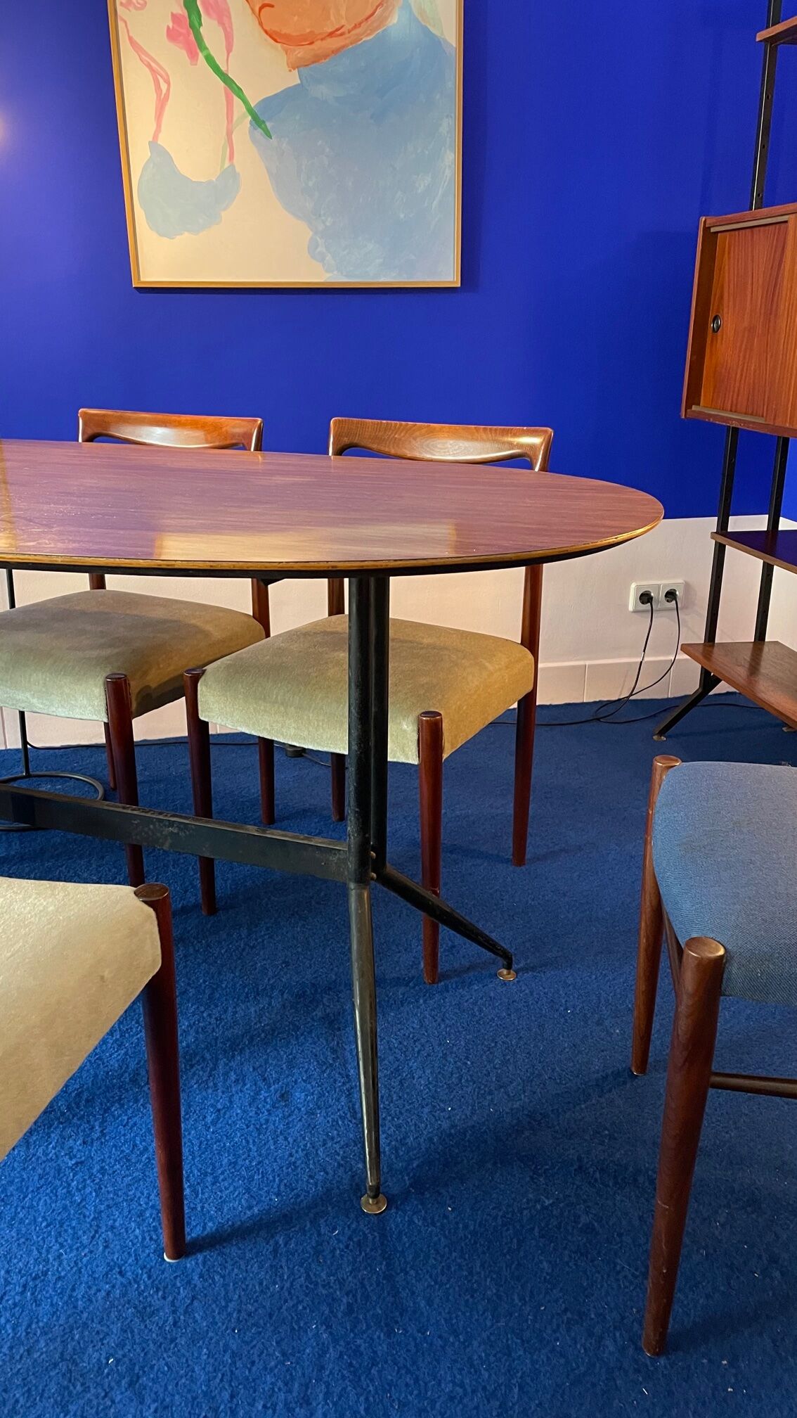 Italian oval dining table from the 60s