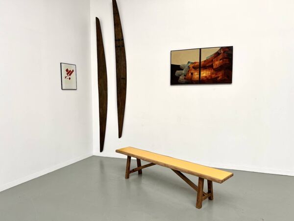 Banc brutaliste, assise jaune ''pop