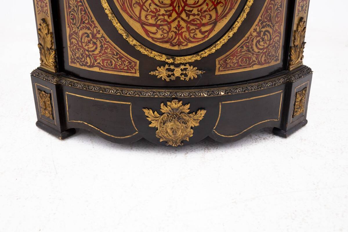 Commode d'angle ancienne, France, milieu du XIXe siècle.