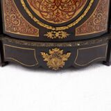 Commode d'angle ancienne, France, milieu du XIXe siècle.