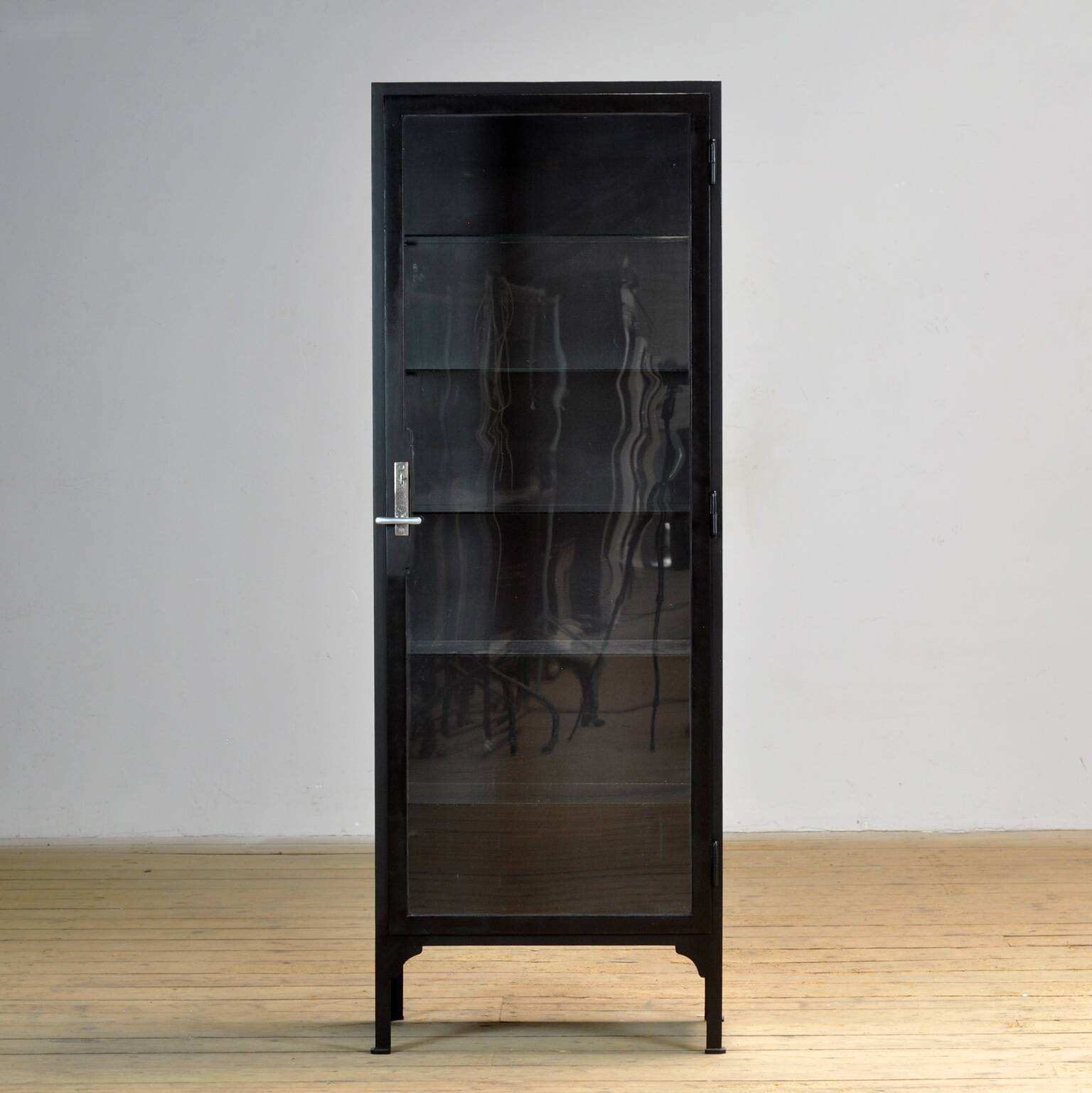 Armoire médicale vintage, années 1930
