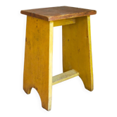 Tabouret d'atelier art-populaire en bois peint patiné