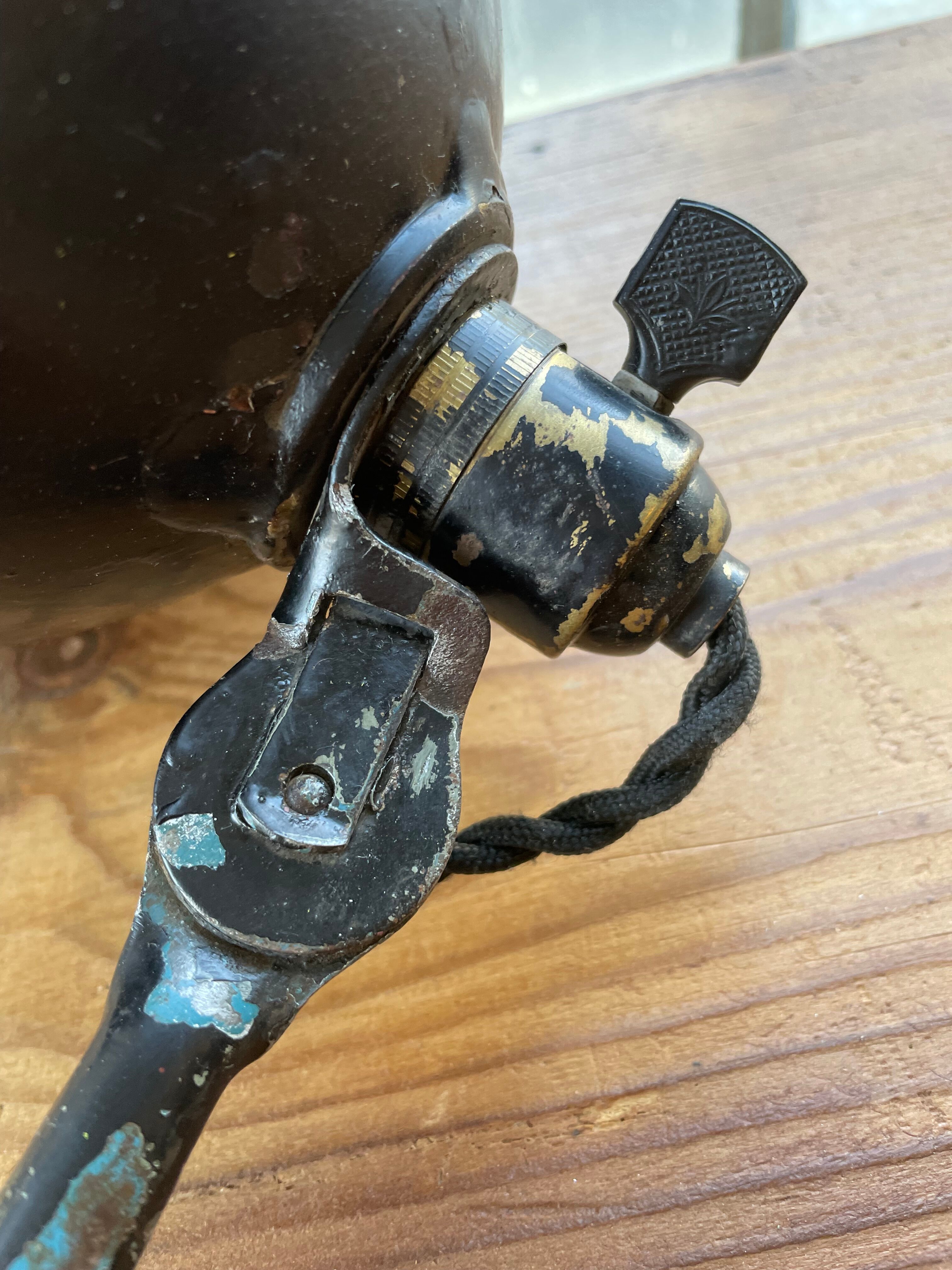 Articulated workshop lamp ravel ball joints