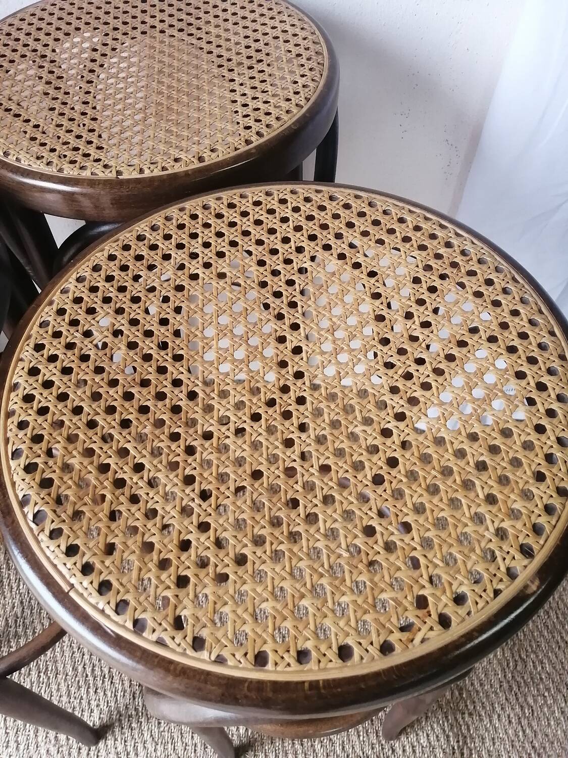 Set of 4 high bistro stools in curved wood and canework.