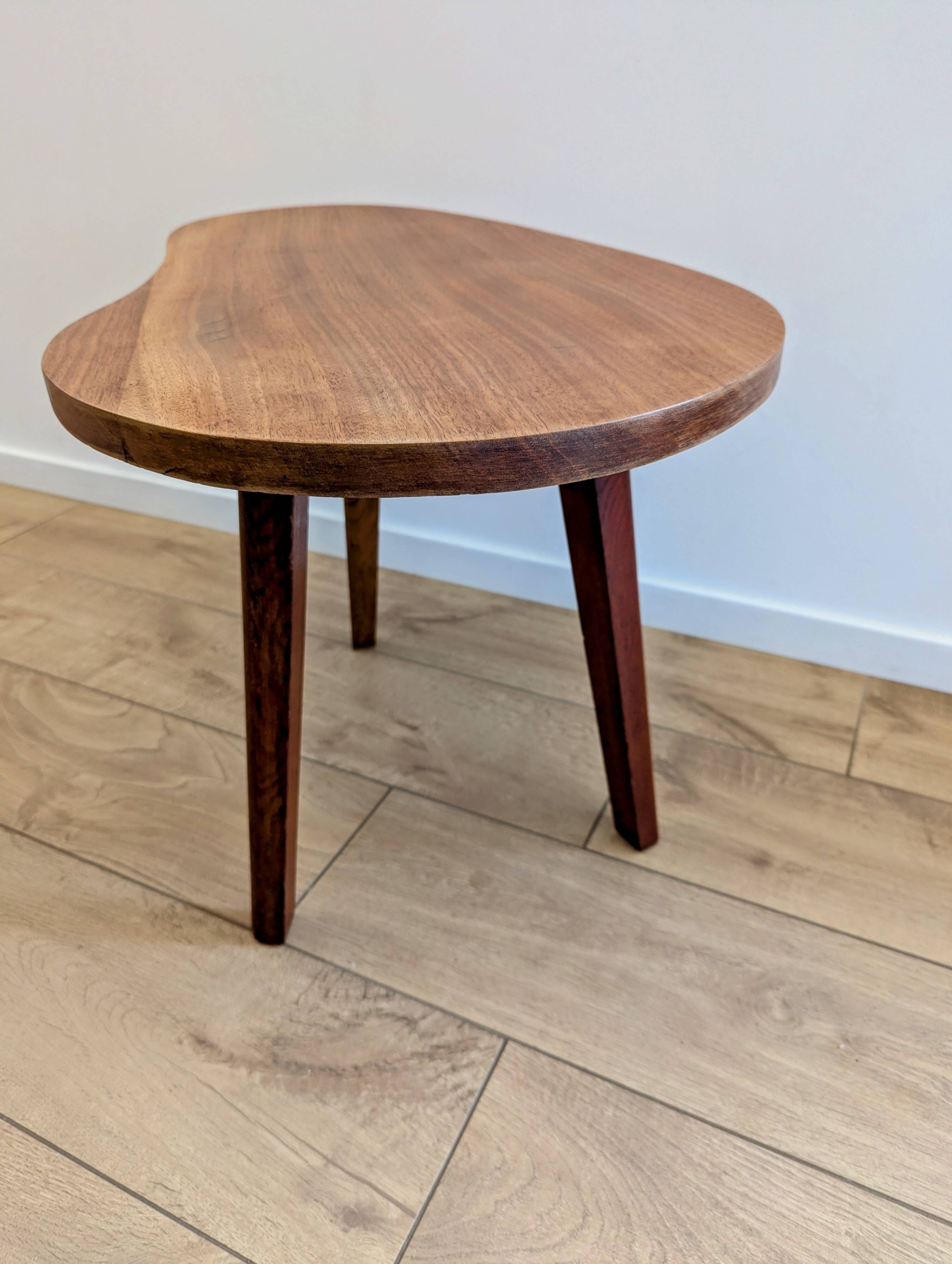 Restored vintage varnished wood bean-shaped tripod table
