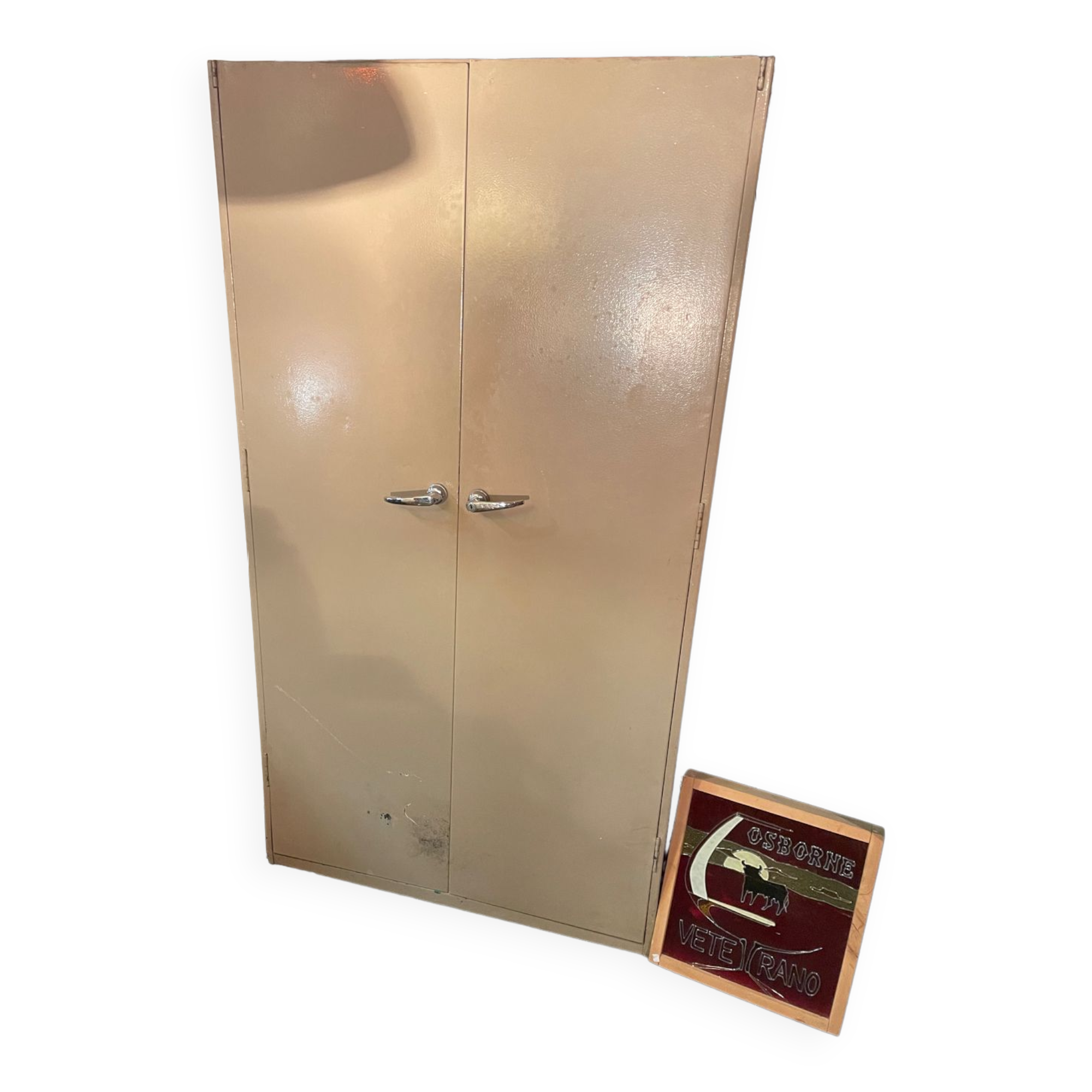 Metal cabinet
