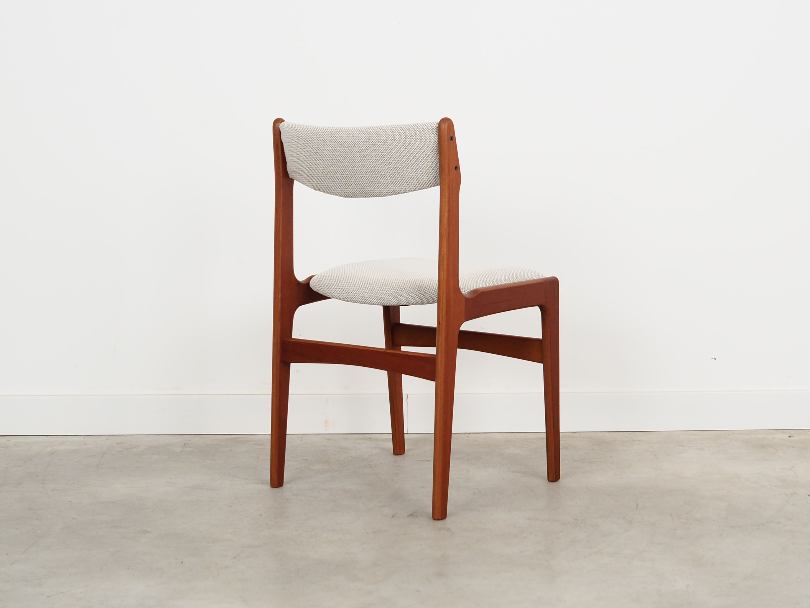 Ensemble de quatre chaises en teck, design danois, années 1970, production: Danemark