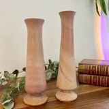 Paire de vases en pierre roses