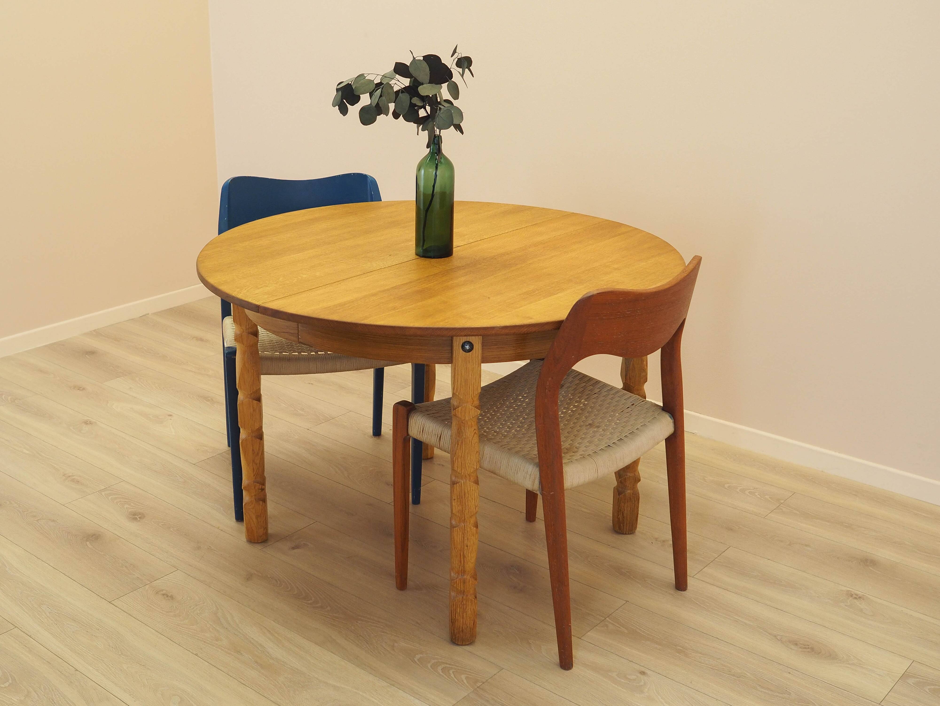 Round oak table, Danish design, 1960s, designer: Henning Kjærnulf