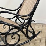 Rocking-chair en bois courbé noirci et cannage années 1900