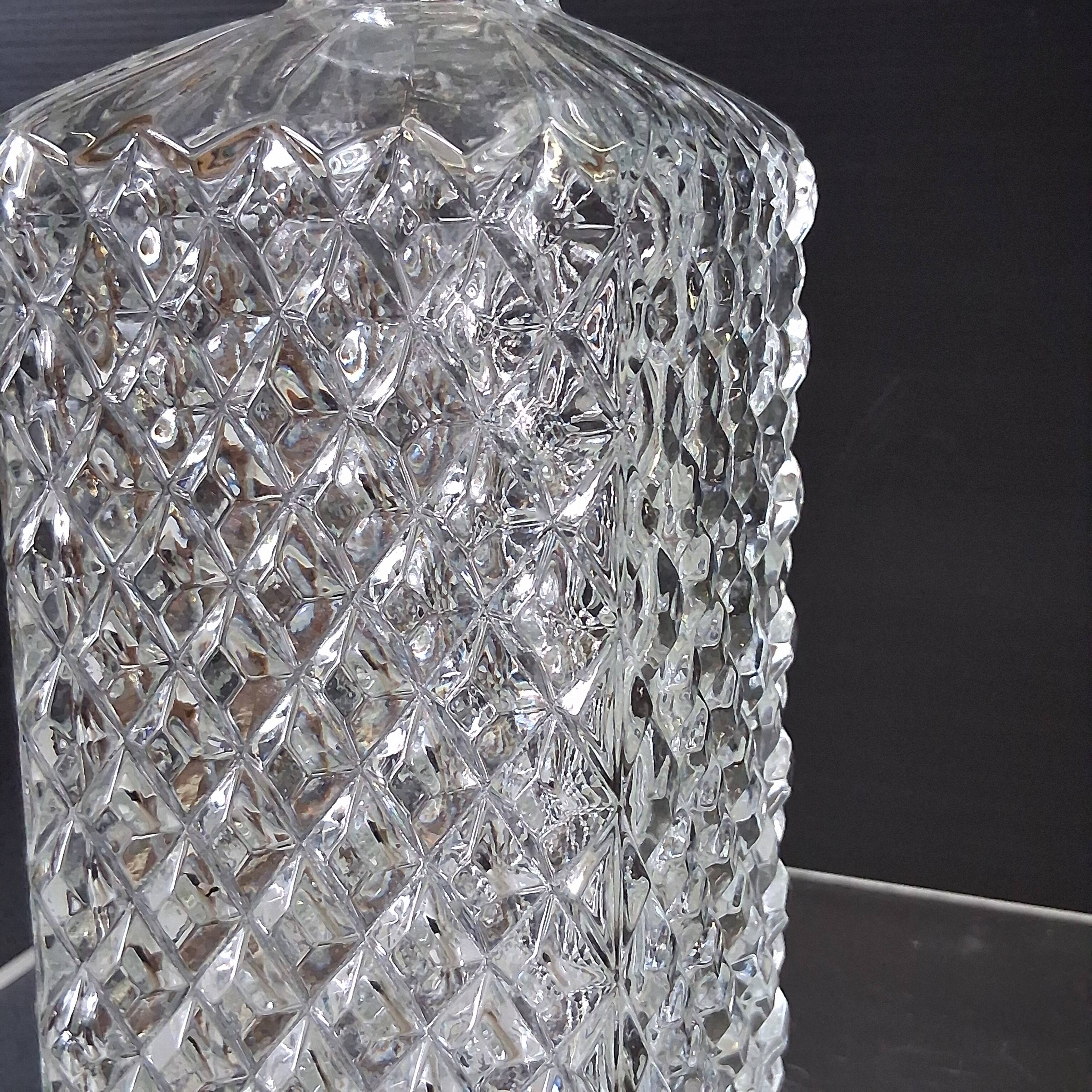 Very nice whisky or juice carafe in very good condition.